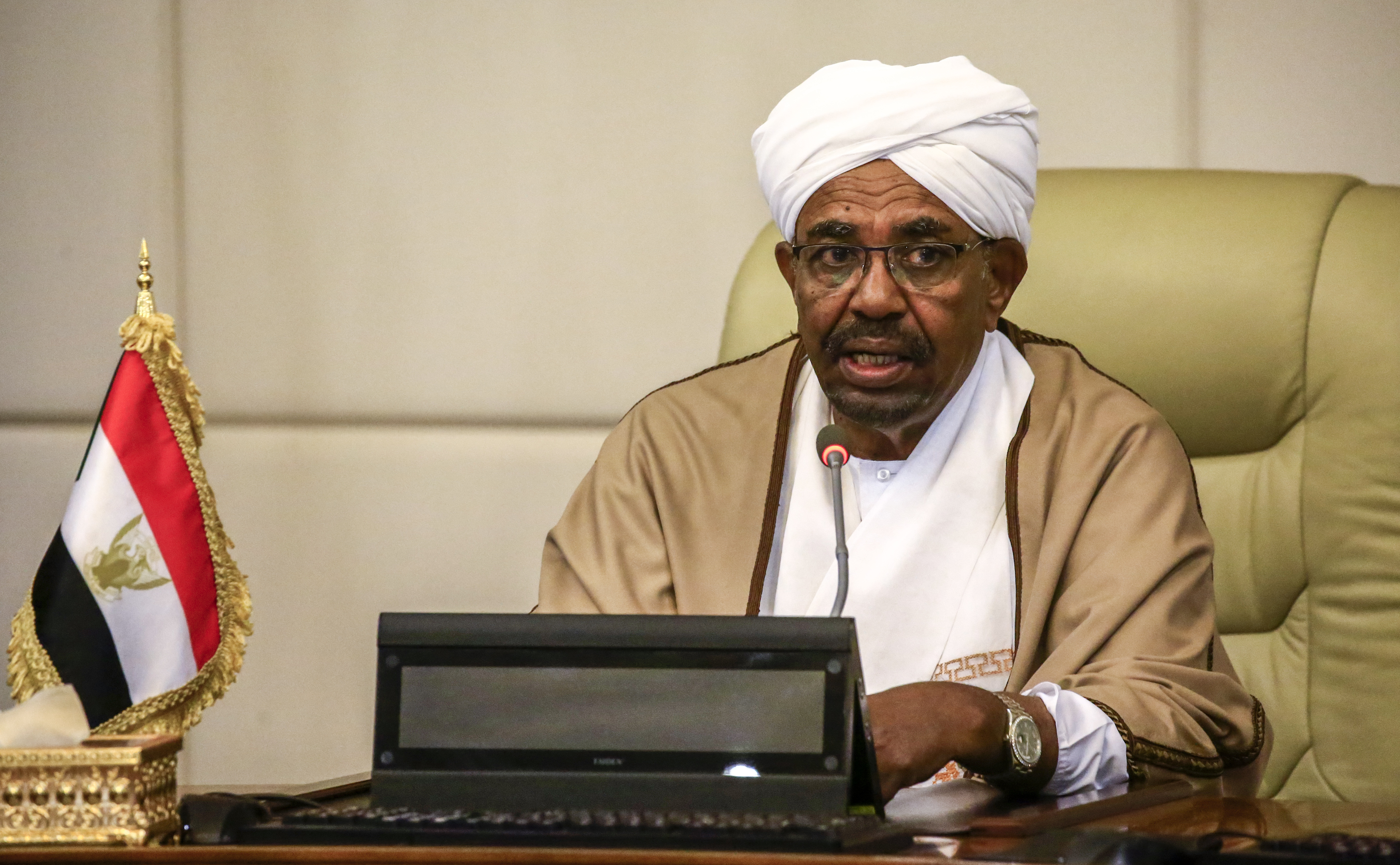 Harminc év után lemondott a szudáni elnök, Omar al-Bashir