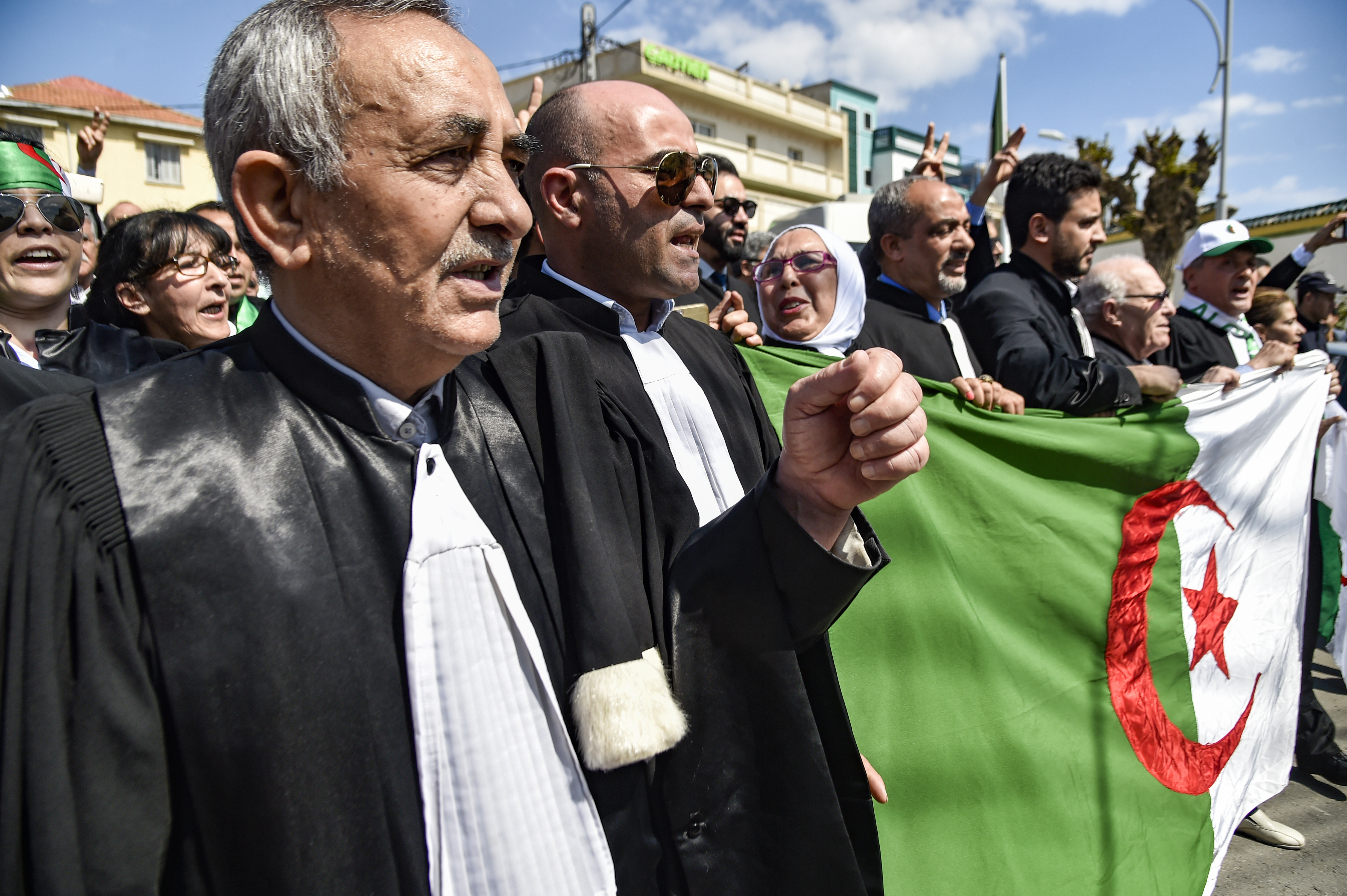 Fellázadtak a bírák Algériában, nem felügyelik a csaló választásokat