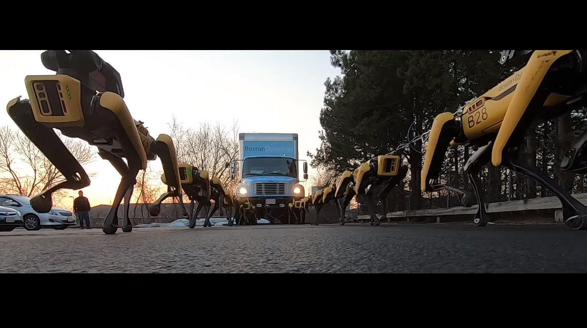 A Boston Dynamics robotkutyaserege már egy teherautót is képes elhúzni