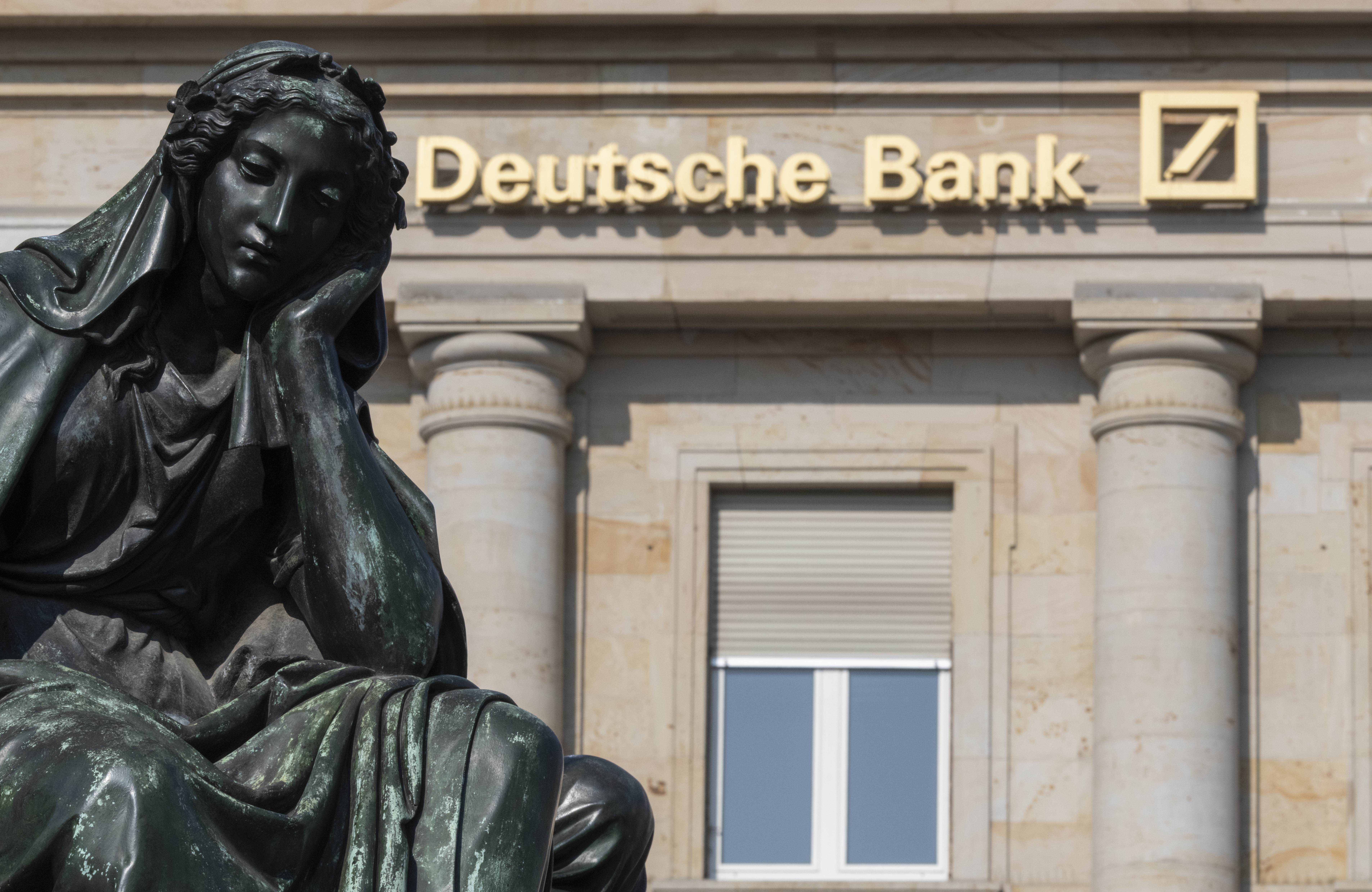 A Deutsche Bank vezetői is tudják, hogy a tisztára mosott orosz pénzek miatt megüthetik a bokájukat