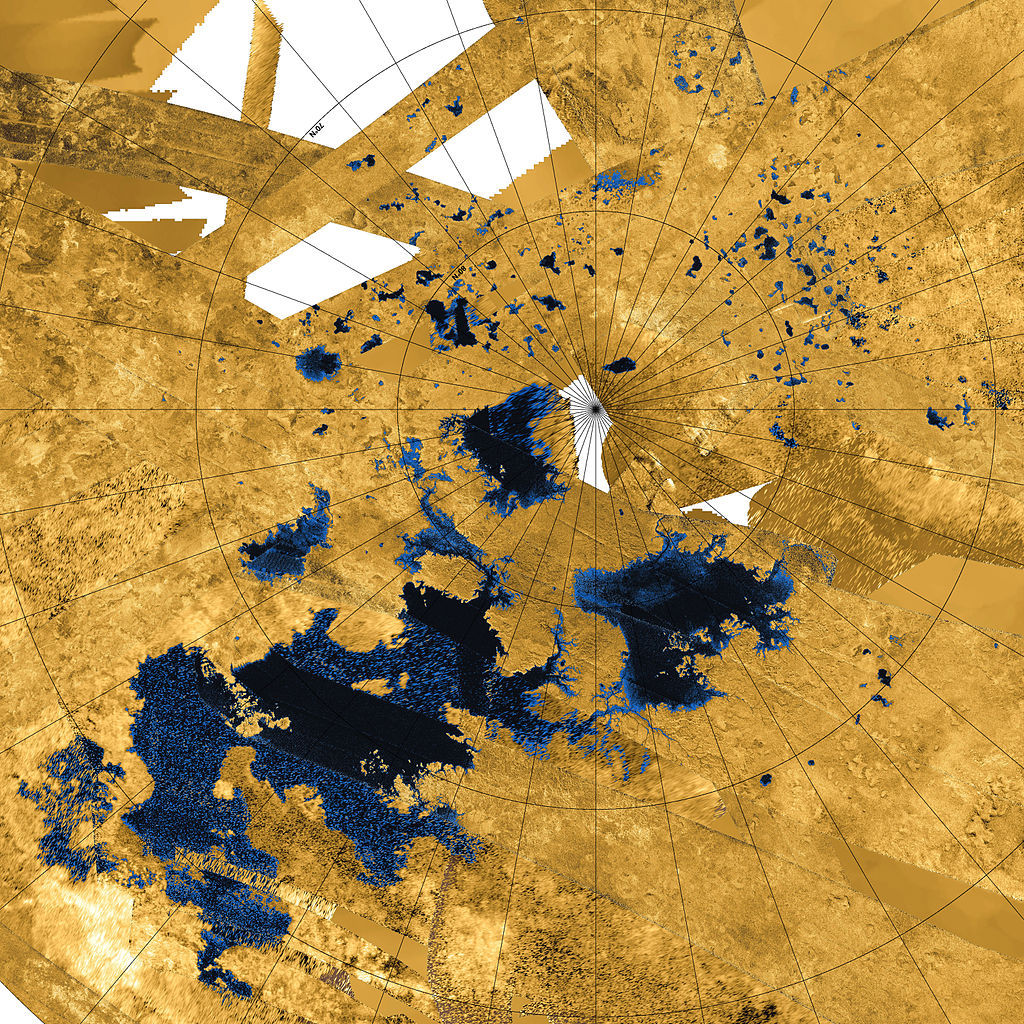 A Titán északi pólusánál található szénhidrogén tengerek, tavak és csatornák.