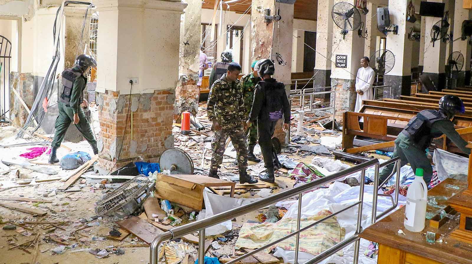 Százzal kevesebb halálos áldozata volt a Srí Lanka-i merényleteknek, mint korábban közölték