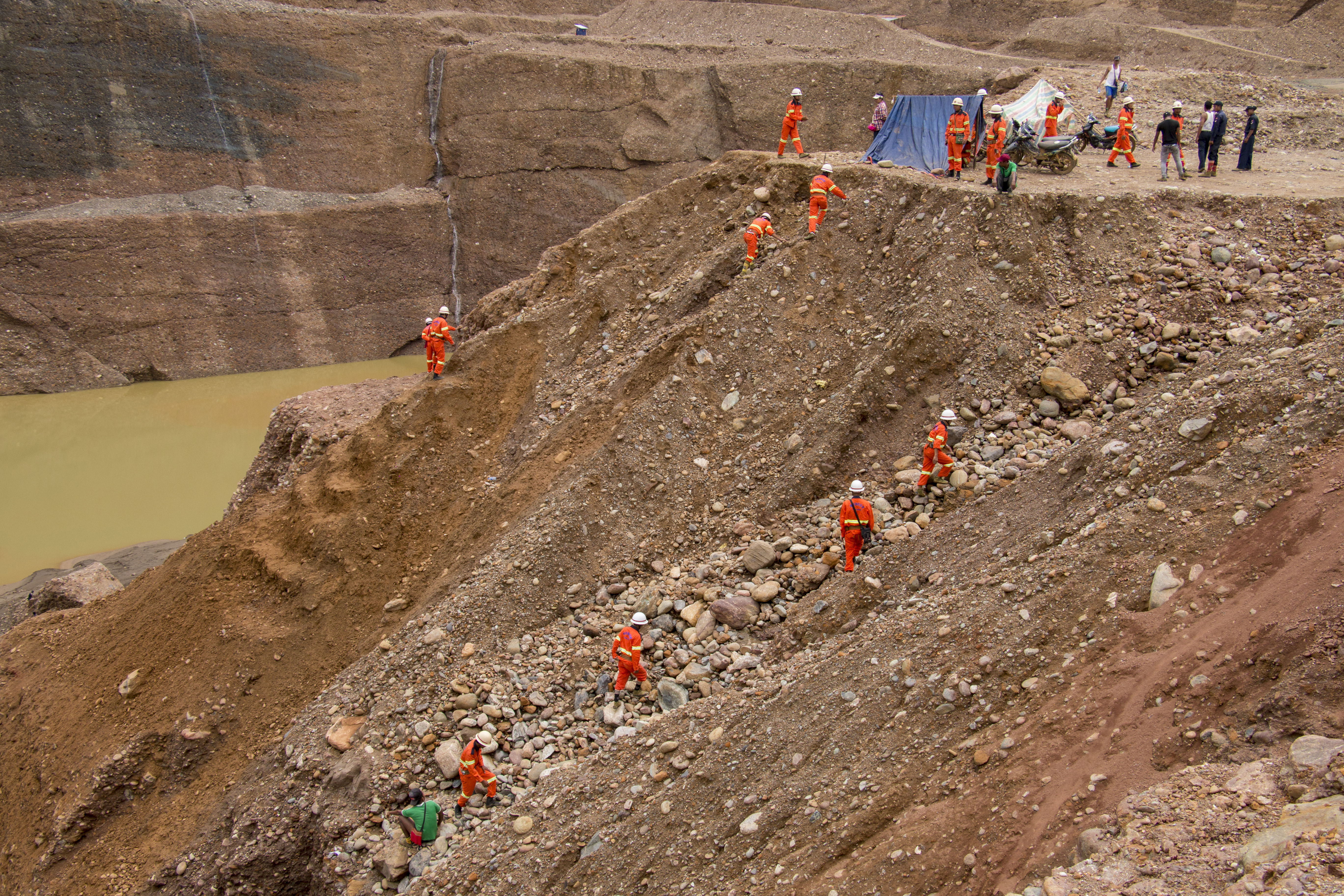 Beomlott egy bánya Mianmarban, több tucatnyian rekedtek a romok alatt