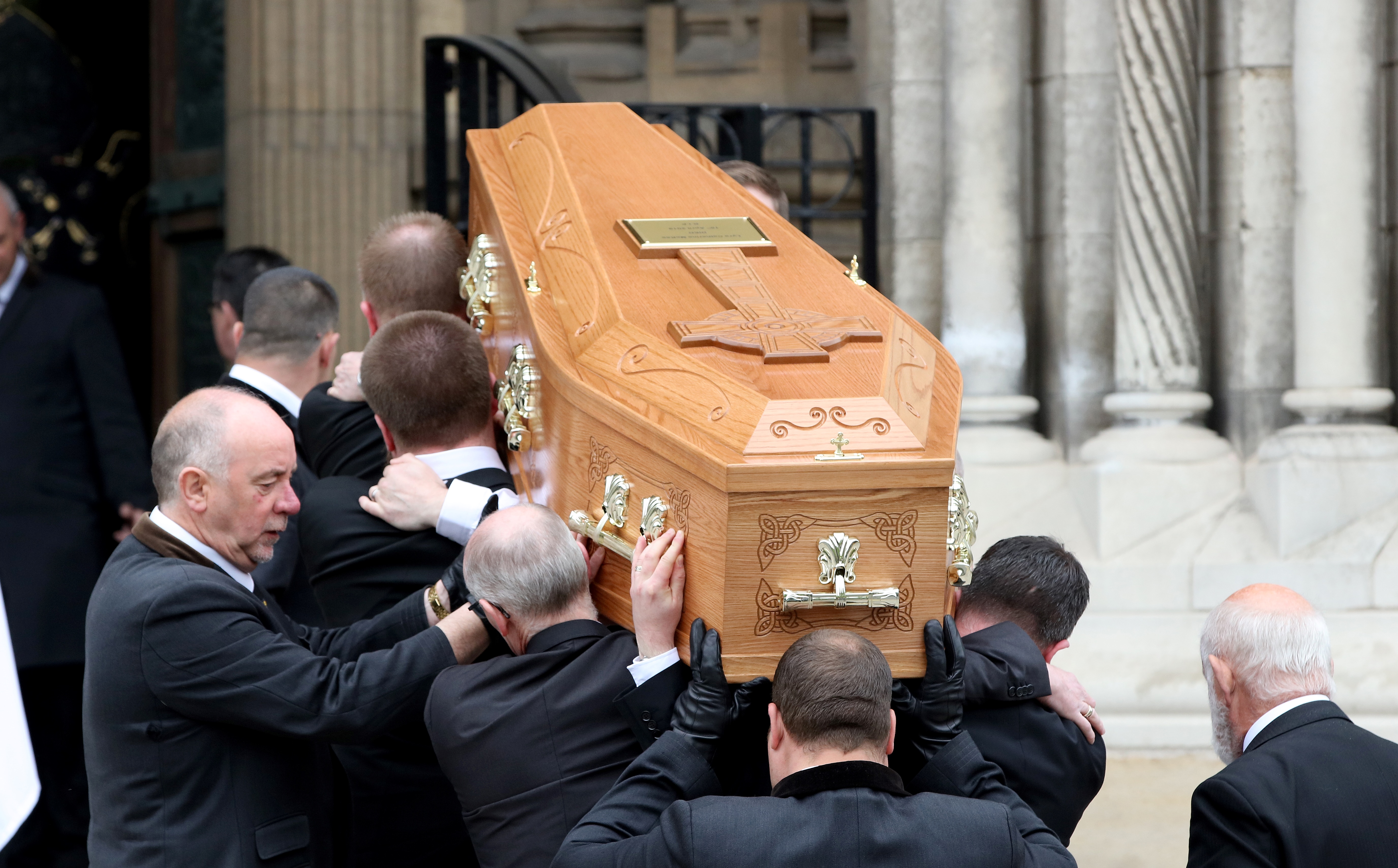 Tömegek vettek részt a lelőtt észak-ír újságírónő temetésén