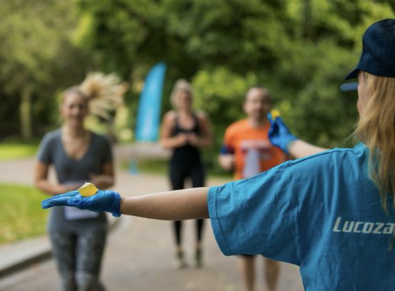 Idén először ehető vízzel frissítettek a londoni maraton résztvevői