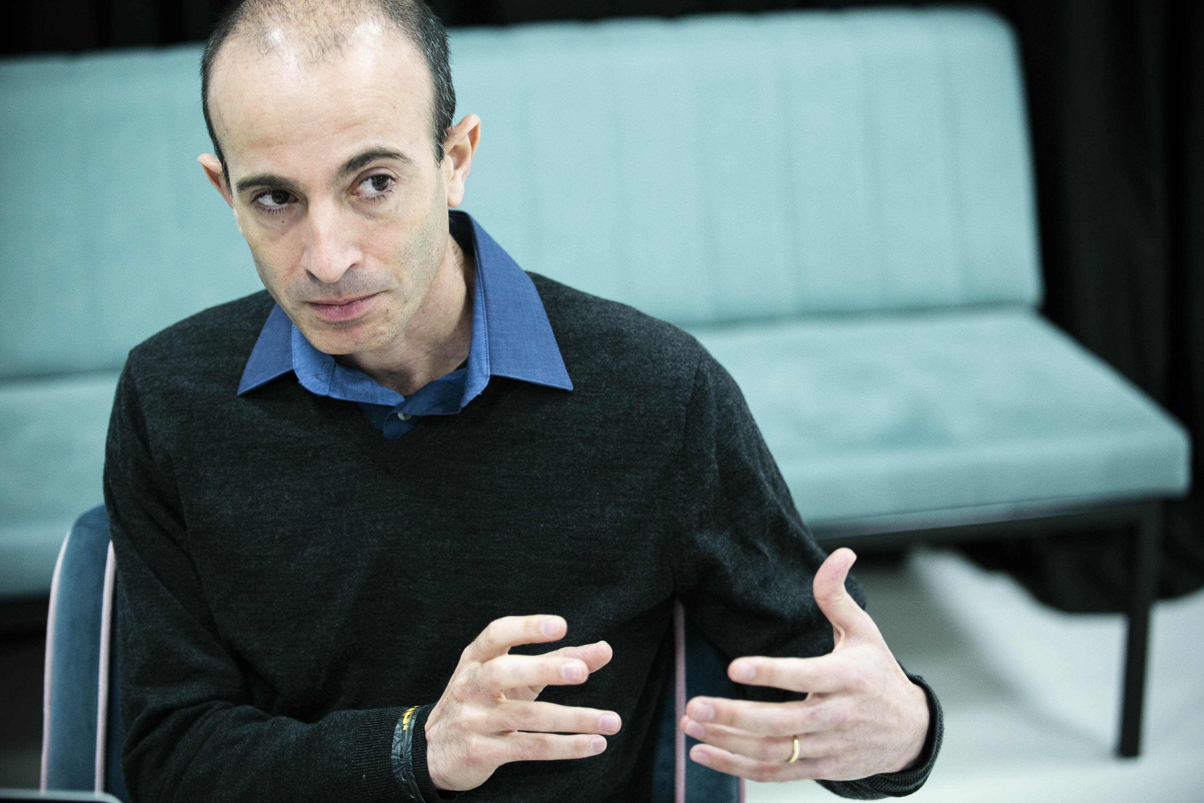 Yuval Noah Harari izraeli történész-író, a Jeruzsálemi Héber Egyetem professzora interjút ad a 444-nek 2019. május 9-én.