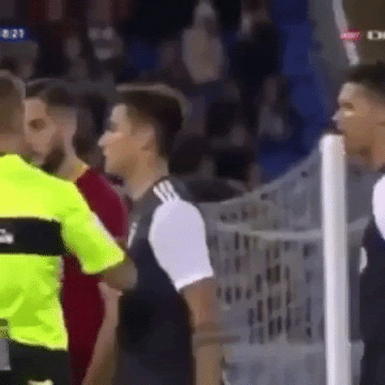 Ne dumálj, te seggdugasz, mutatta Ronaldo a Roma nála 16 centivel alacsonyabb játékosának