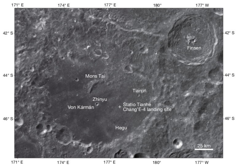 A Von Kármán-kráter a Csang'o-4 leszállóhelyével, a Déli Pólus-Aitken medencében.