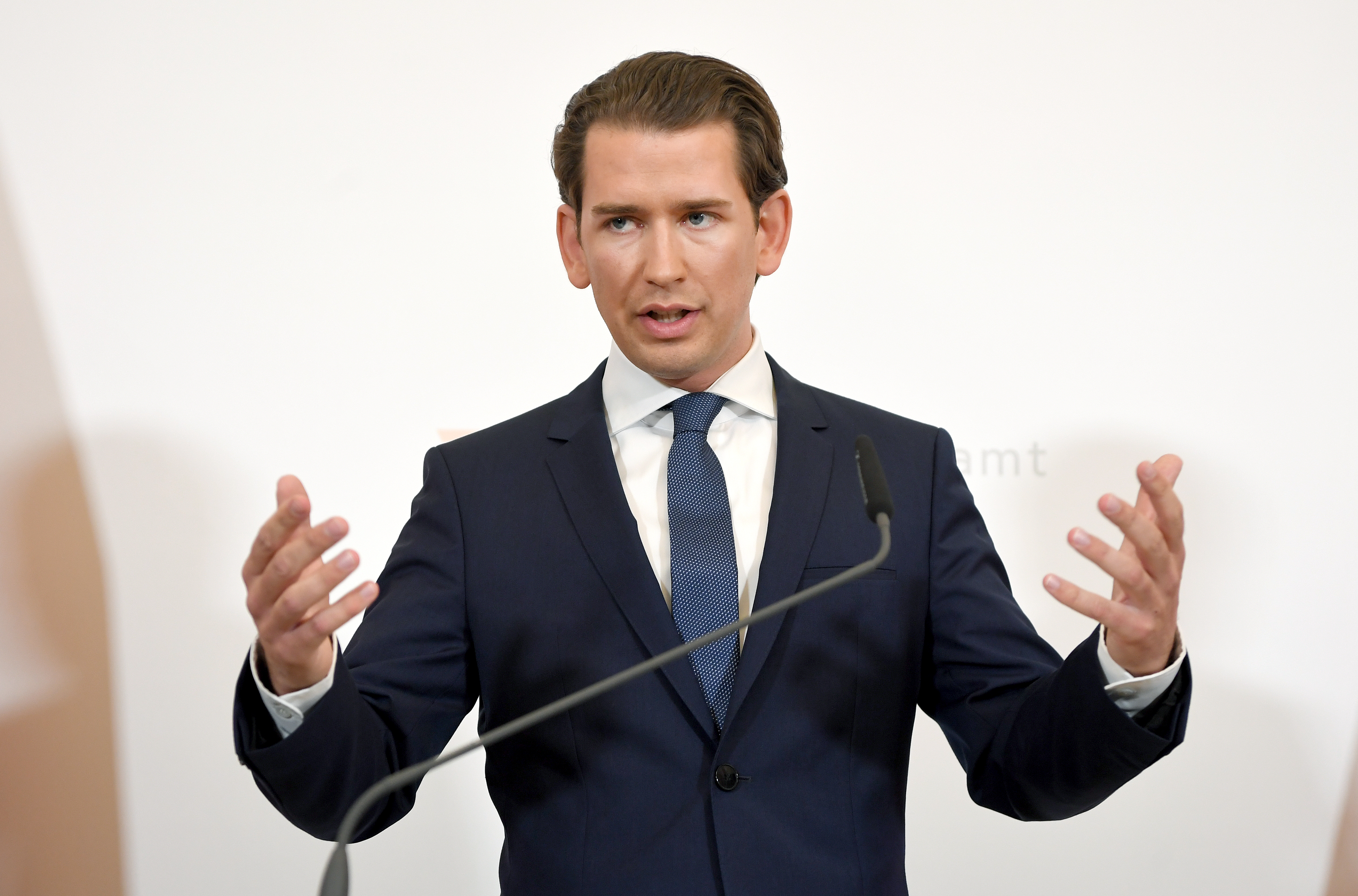 Kurz kancellár bejelentette, hogy előrehozott választásokat tartanak Ausztriában