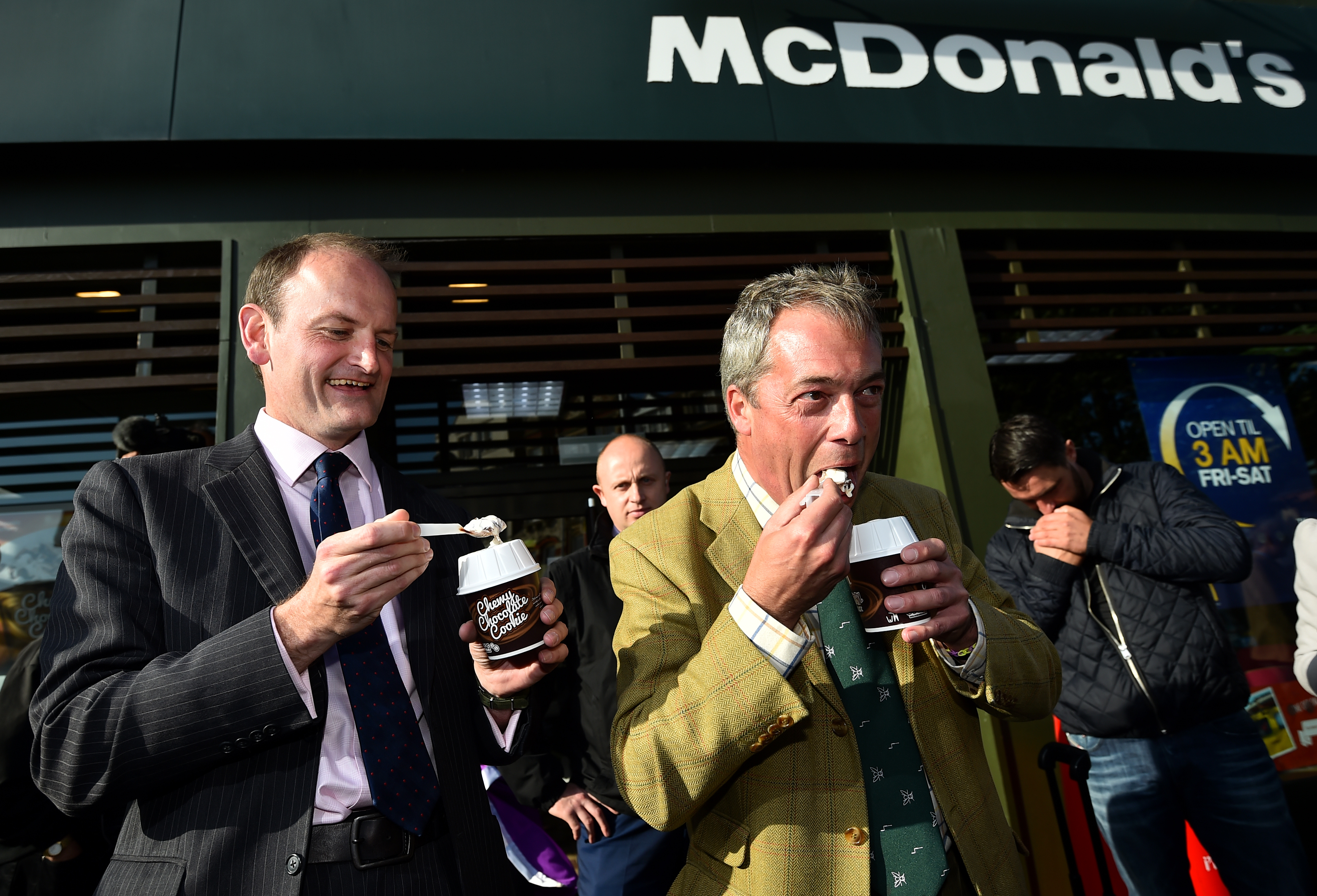 A rendőrség  arra kérte a McDonald's-ot, hogy ne áruljon fagyit Nigel Farage kampánygyűlése közelében, mert még megdobálnák