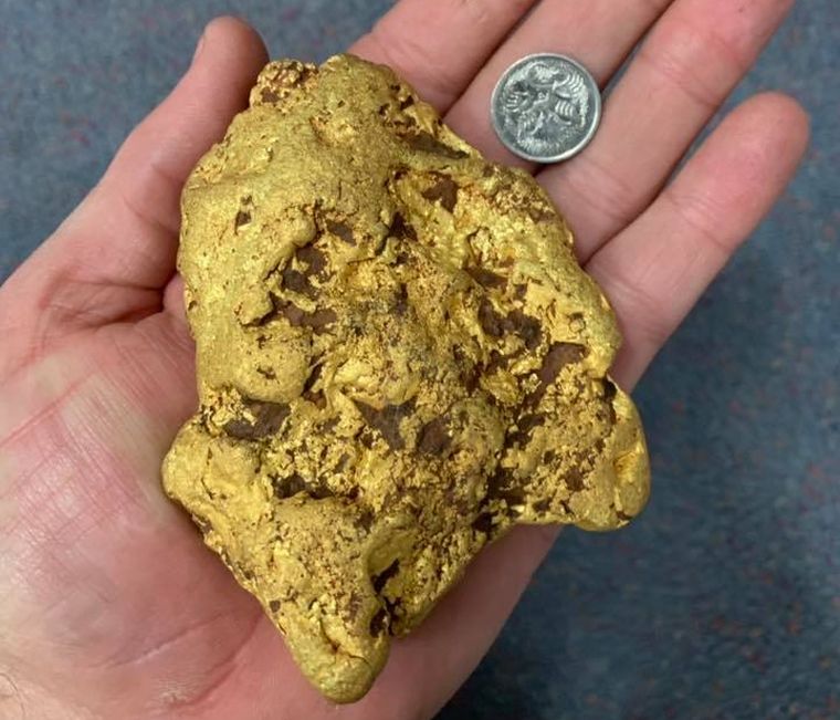 Húszmillió forintos aranyrögöt talált egy fémdetektoros ausztrál