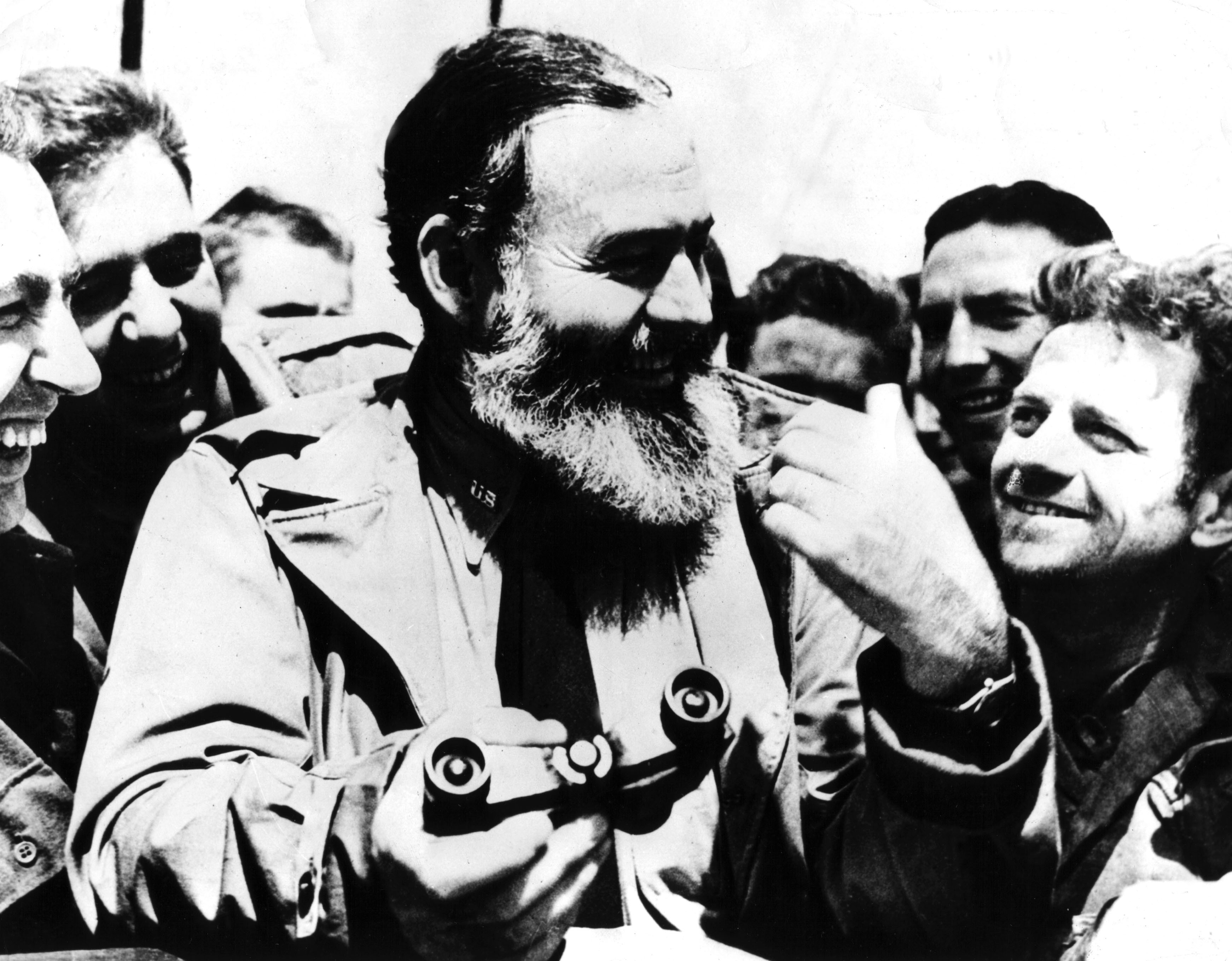 Ernest Hemingway fő fikciós műve: saját haditudósítói kiadásainak listája