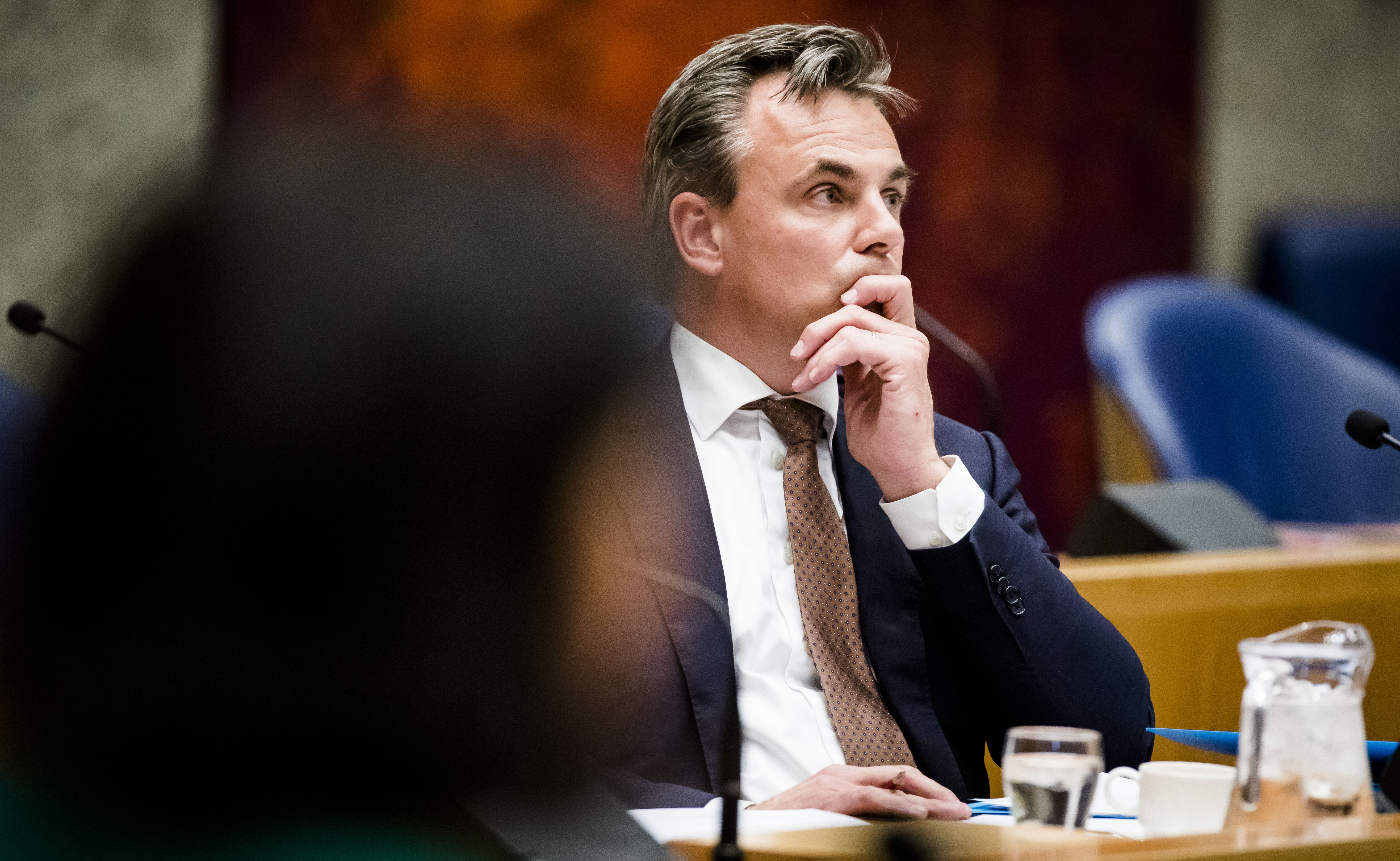 Valótlan számokat közölt a menedékkérők által elkövetett bűncselekményekről, lemondott a holland migrációs miniszter
