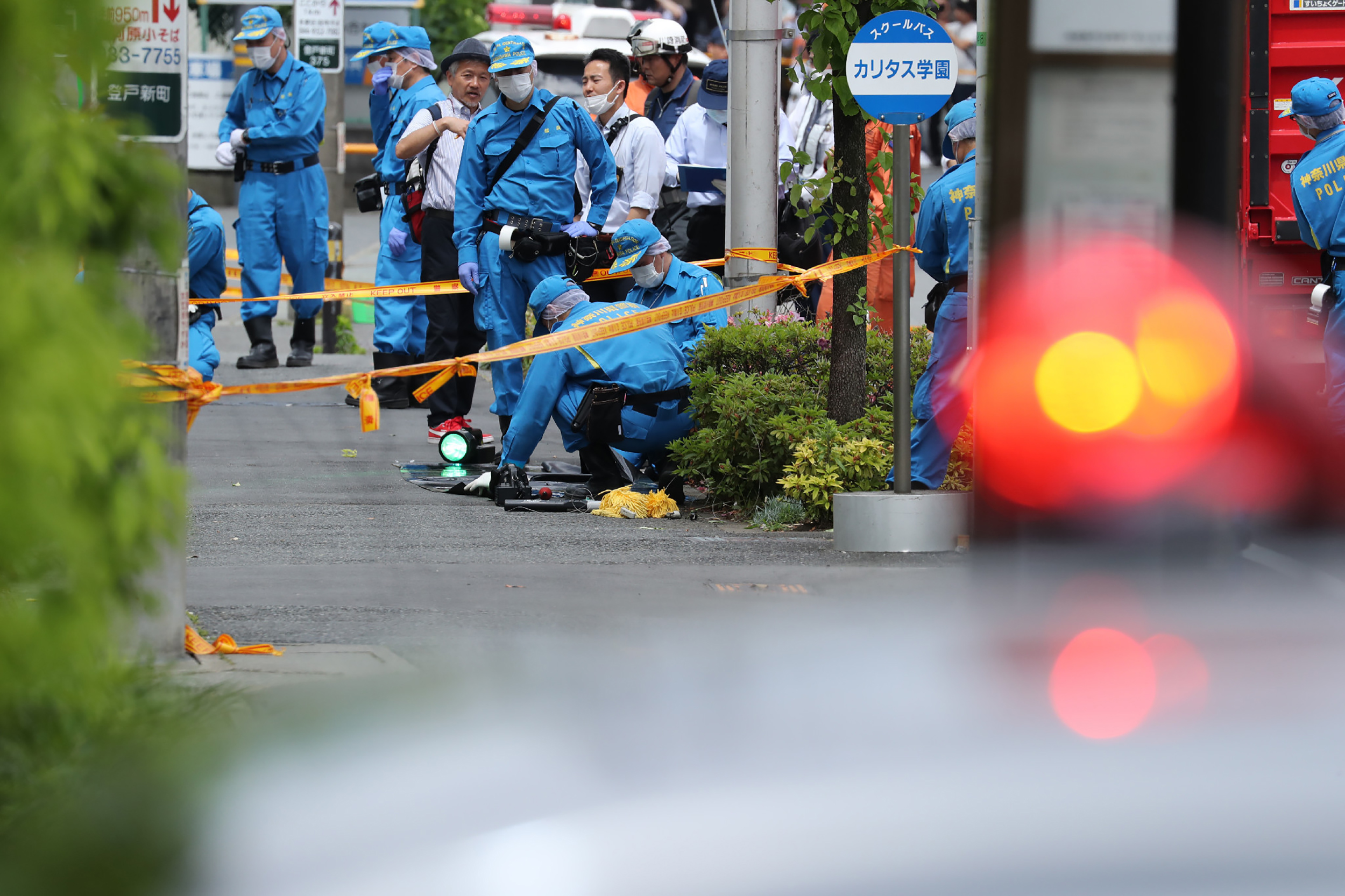 Késelő támadt a buszukra váró kisiskolásokra Japánban