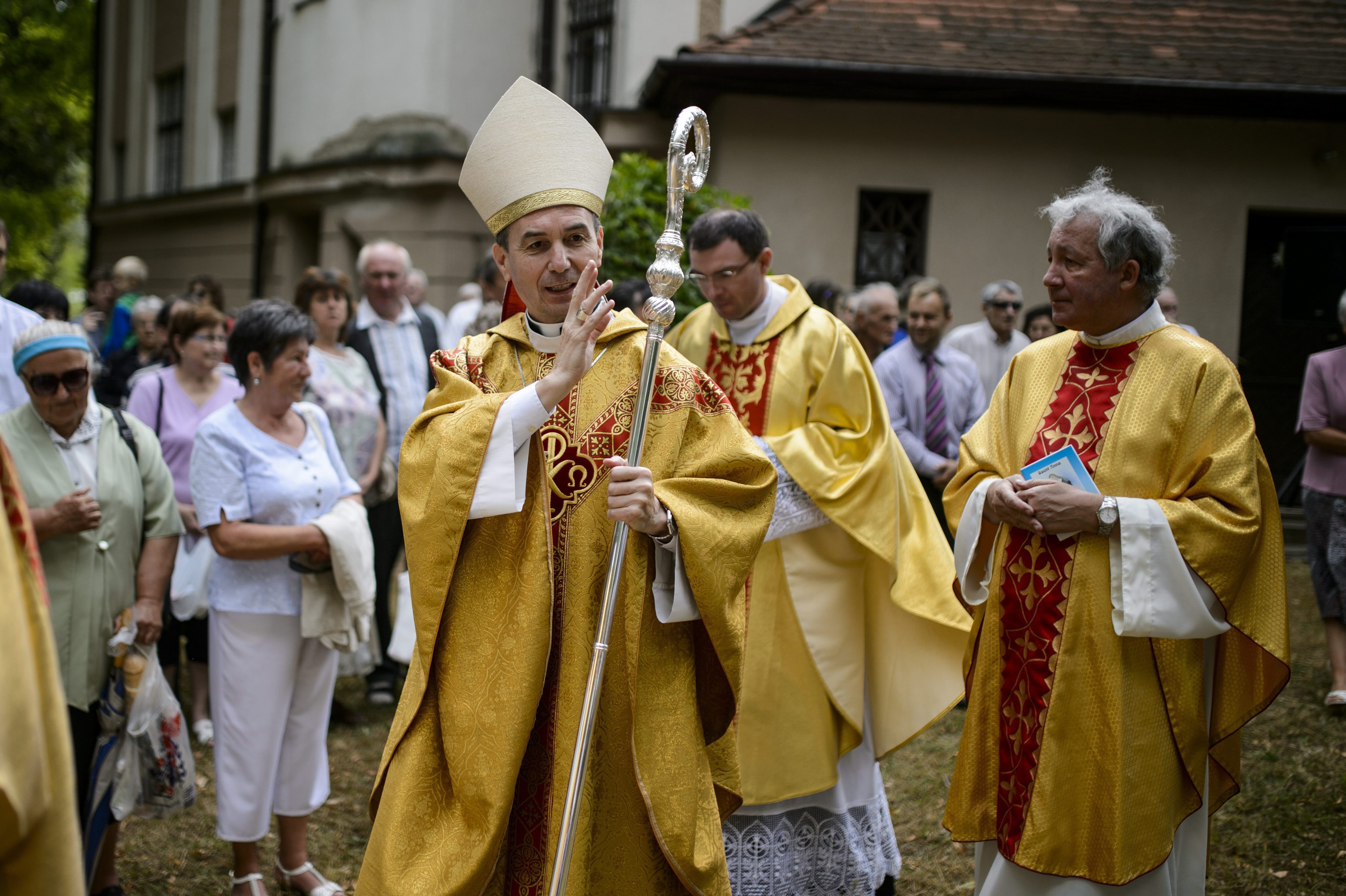 Udvardy György pécsi megyéspüspök a Szent Anna-napi palóc búcsún Balassagyarmaton 2015. július 26-án