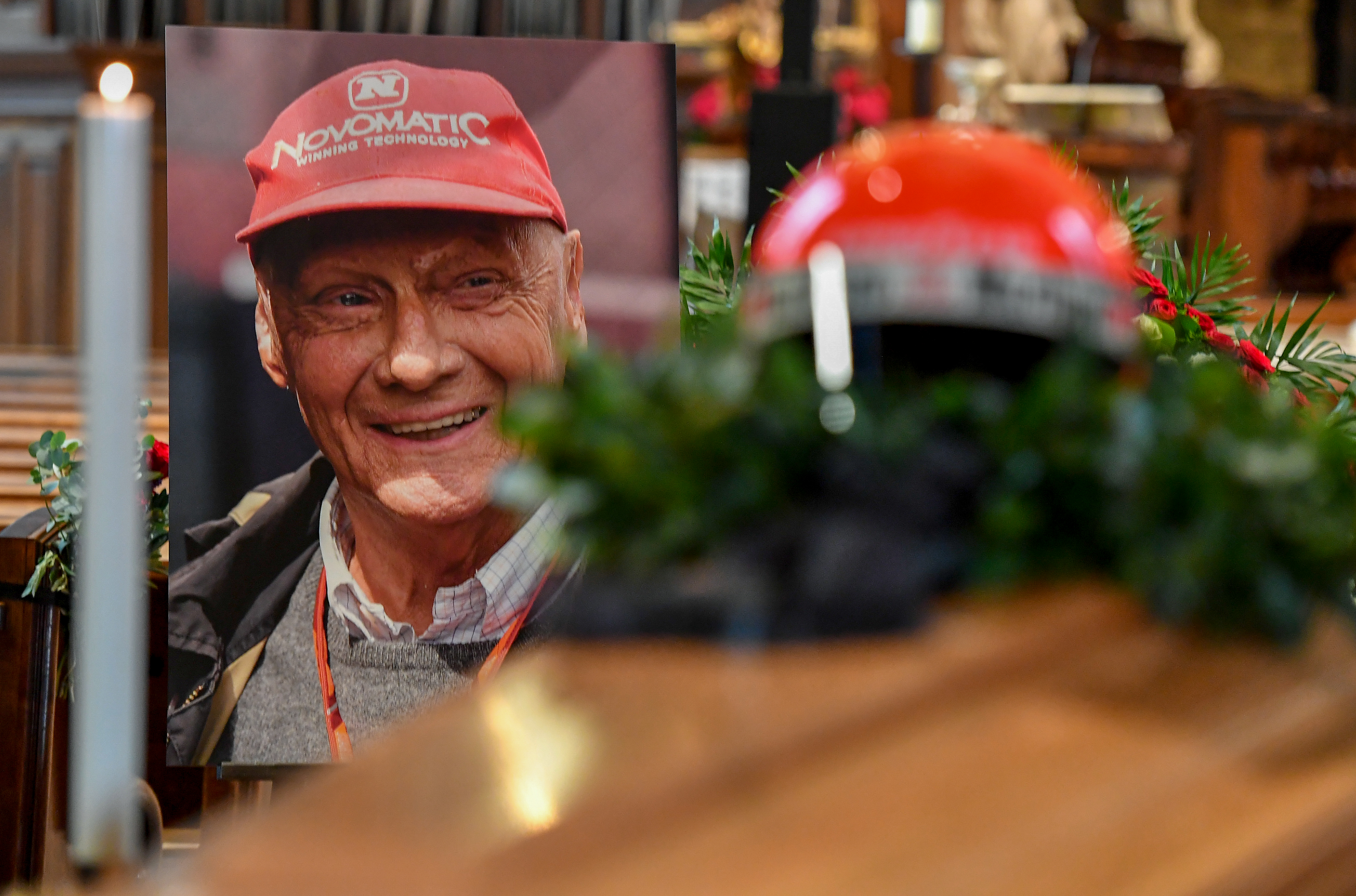 Megtelt a bécsi dóm Niki Lauda búcsúztatóján