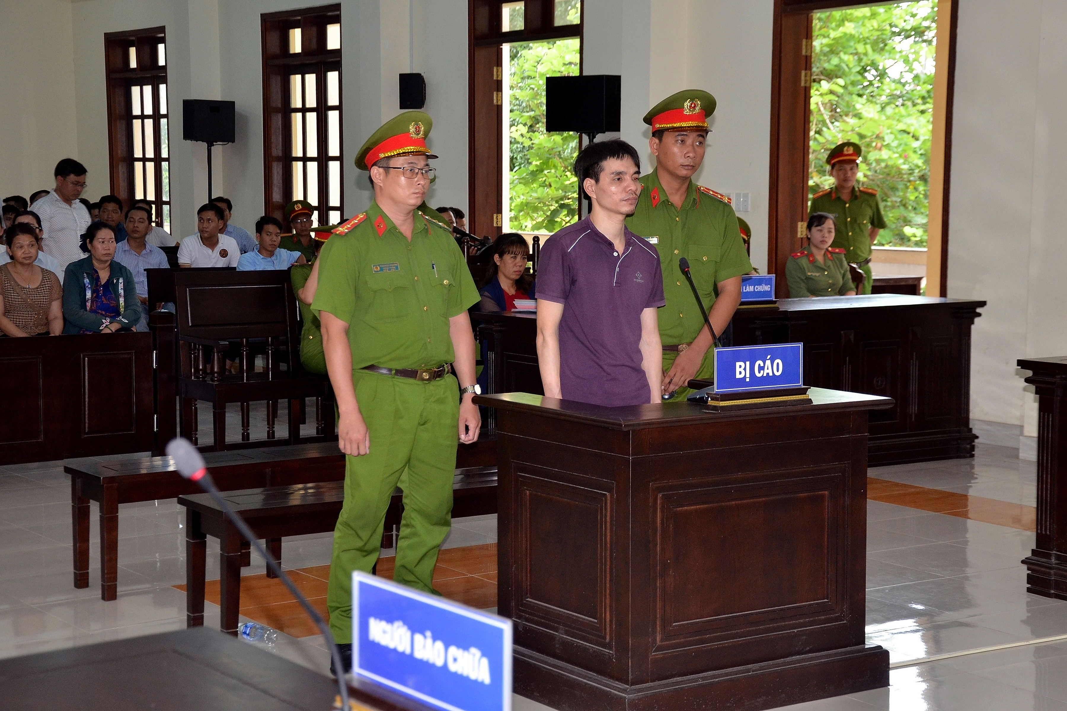6 év börtönt kapott egy garnélarák-tenyésztő, mert bírálta a vietnami kormányt a Facebookon