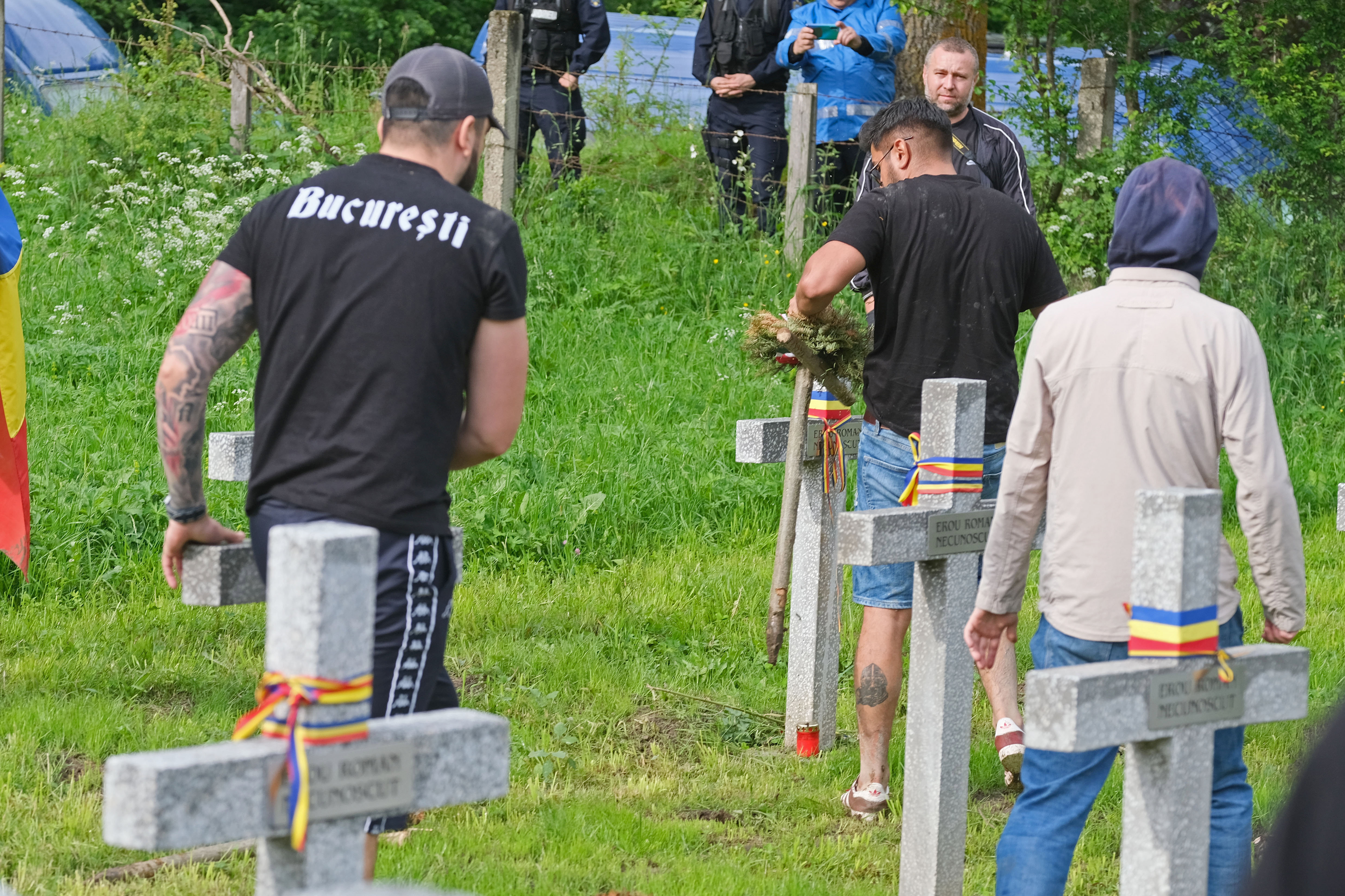 Jogerős: le kell bontani a nem is ott eltemetett román katonák betonkeresztjeit az úzvölgyi katonatemetőben