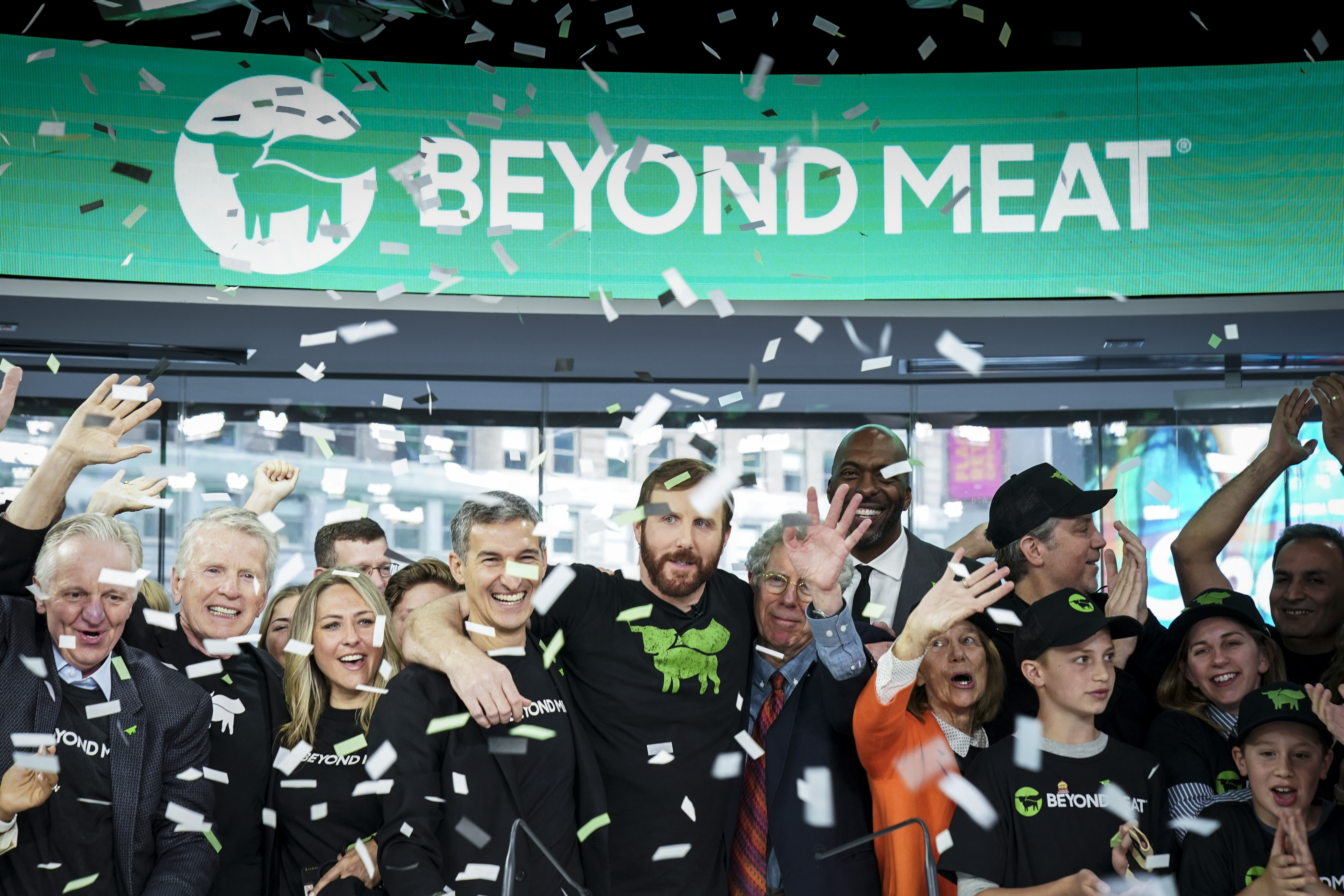 Tőzsdei bevonulás májusban, középen a Beyond Meat-et alapító Ethan Brown