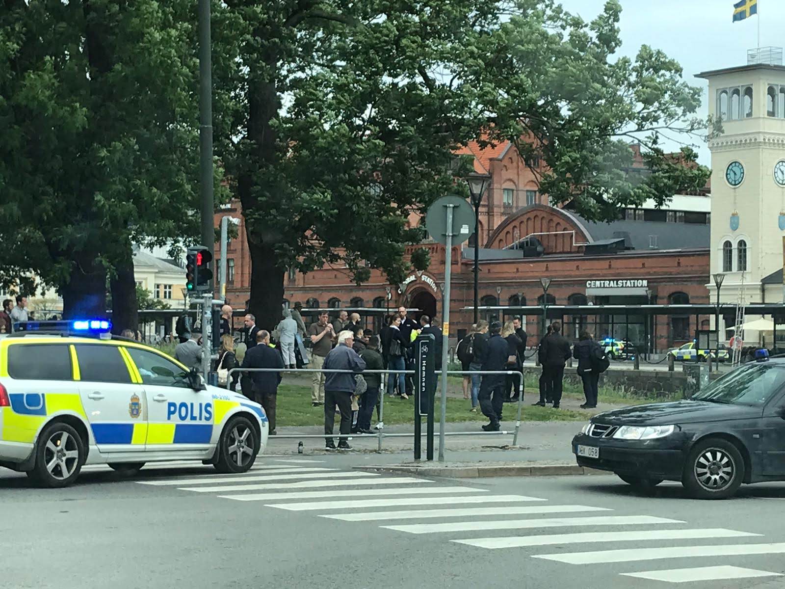 Svéd rendőrök meglőttek egy férfit a malmöi pályaudvaron, robbantással fenyegetőzött