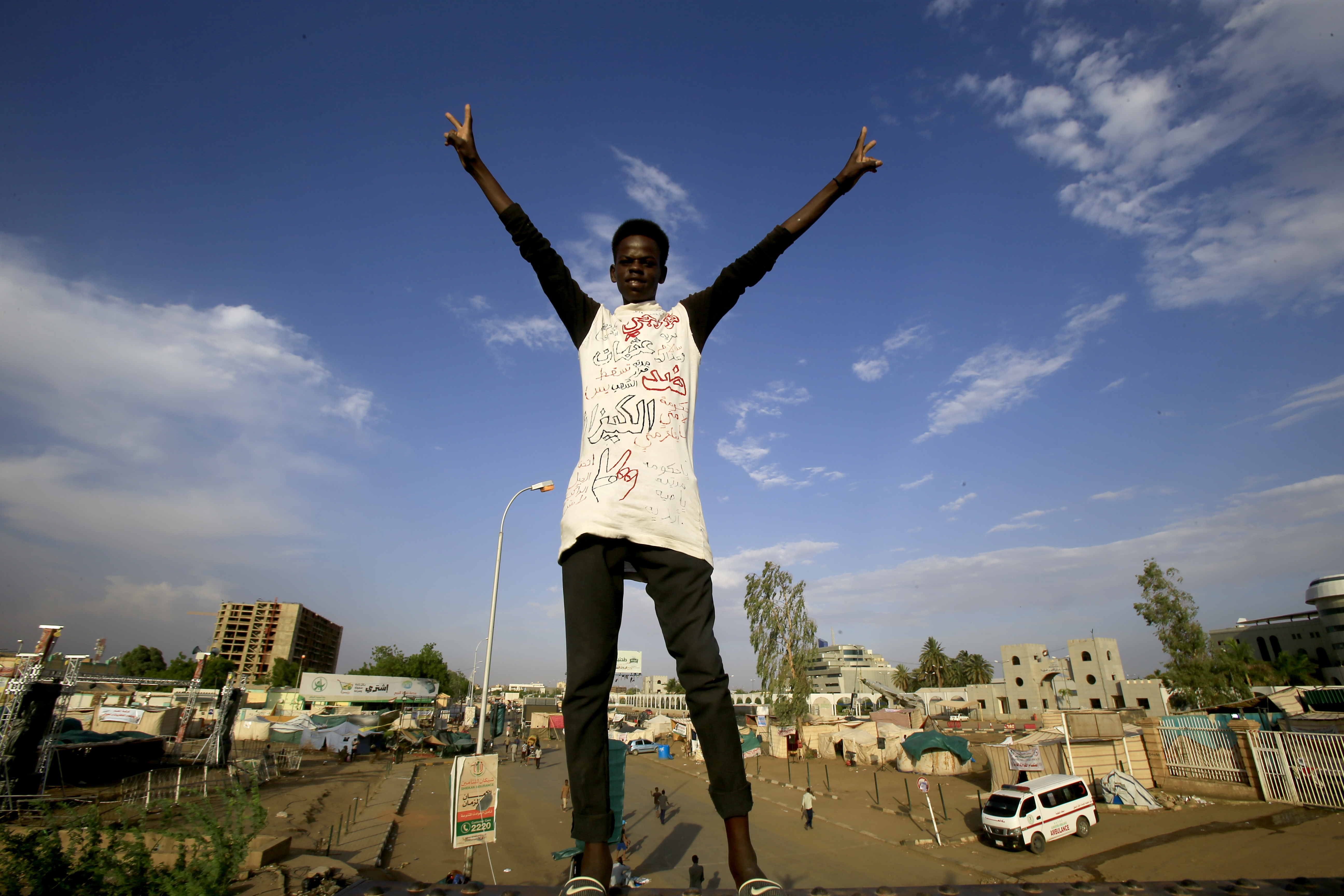 Tüntető nőket és férfiakat erőszakolhattak meg a szudáni katonai tanács szabadcsapatai