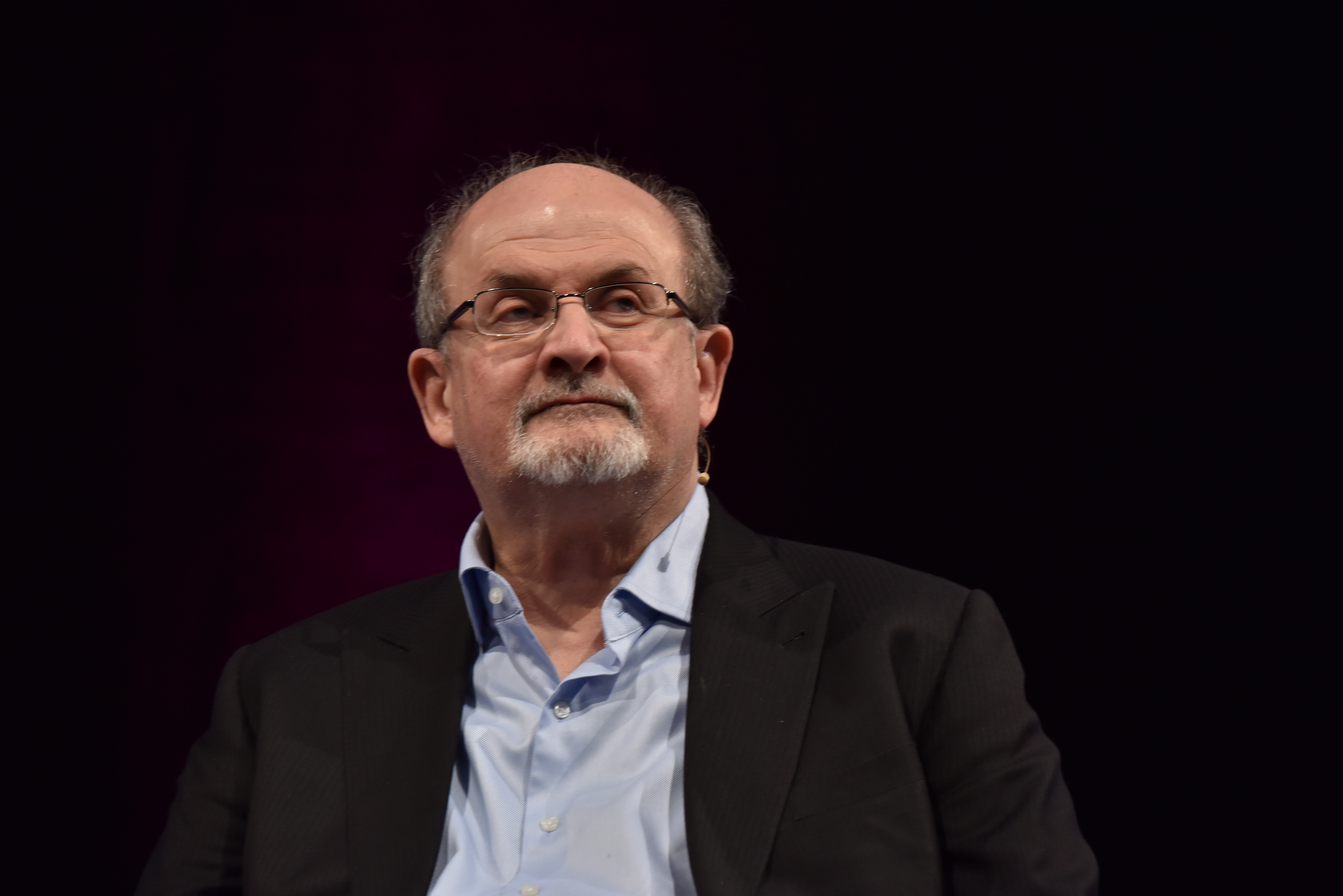 Salman Rushdie támadója azt mondta, csak pár oldalt olvasott az író Sátáni versek című művéből
