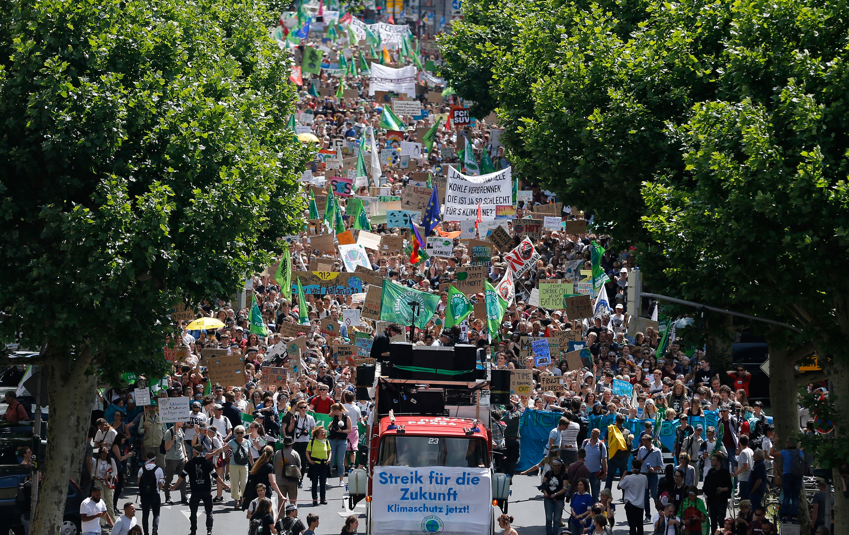 Tízezrek tüntettek Aachenben az éghajlatváltozás elleni fellépésért