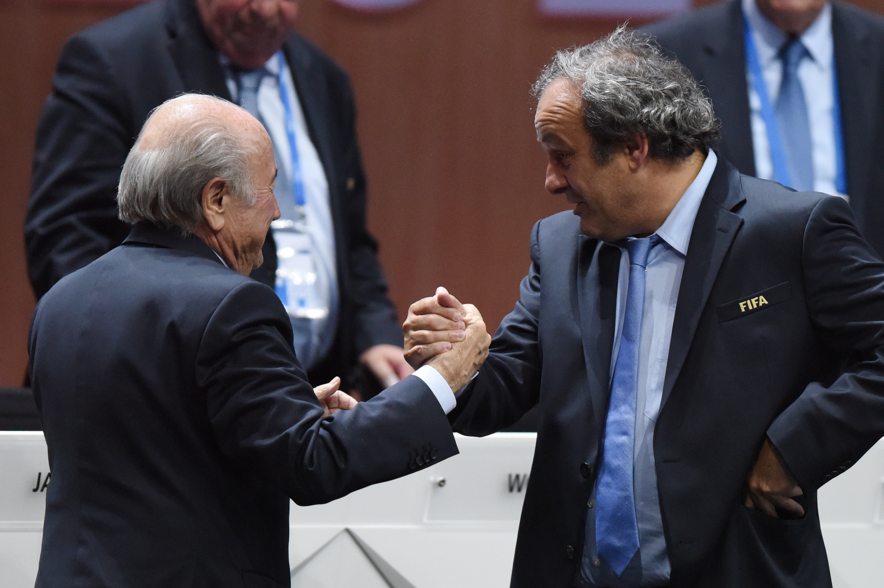 Felfüggesztett börtönt kér az ügyészség a FIFA sikkasztó vezetőinek