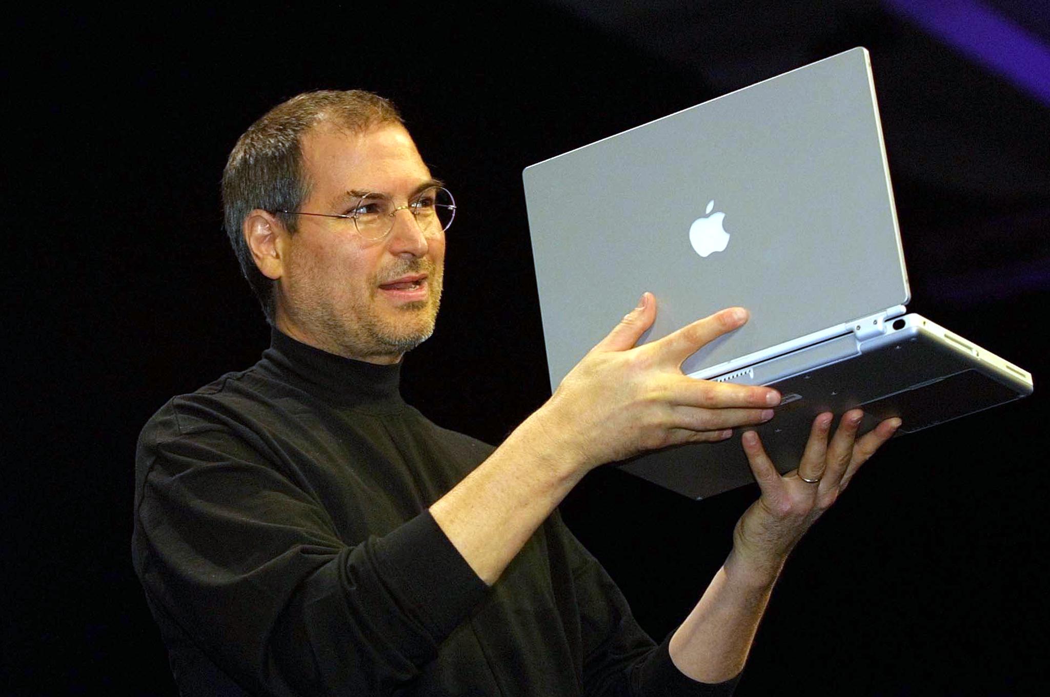 Steve Jobs és Titanium PowerBook a 2001-es MacWorld Expón
