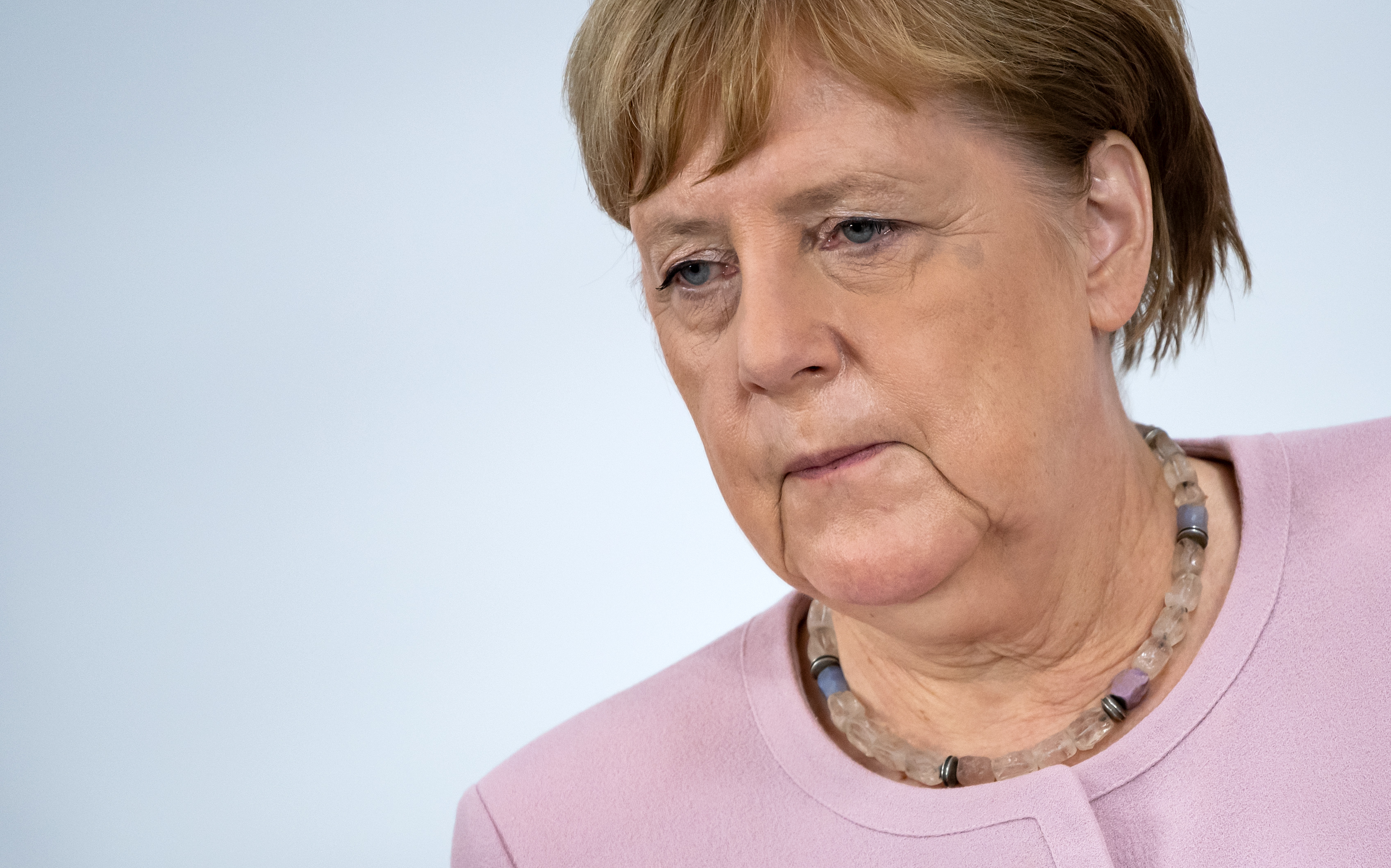A németek többsége szerint Merkel remegése magánügy