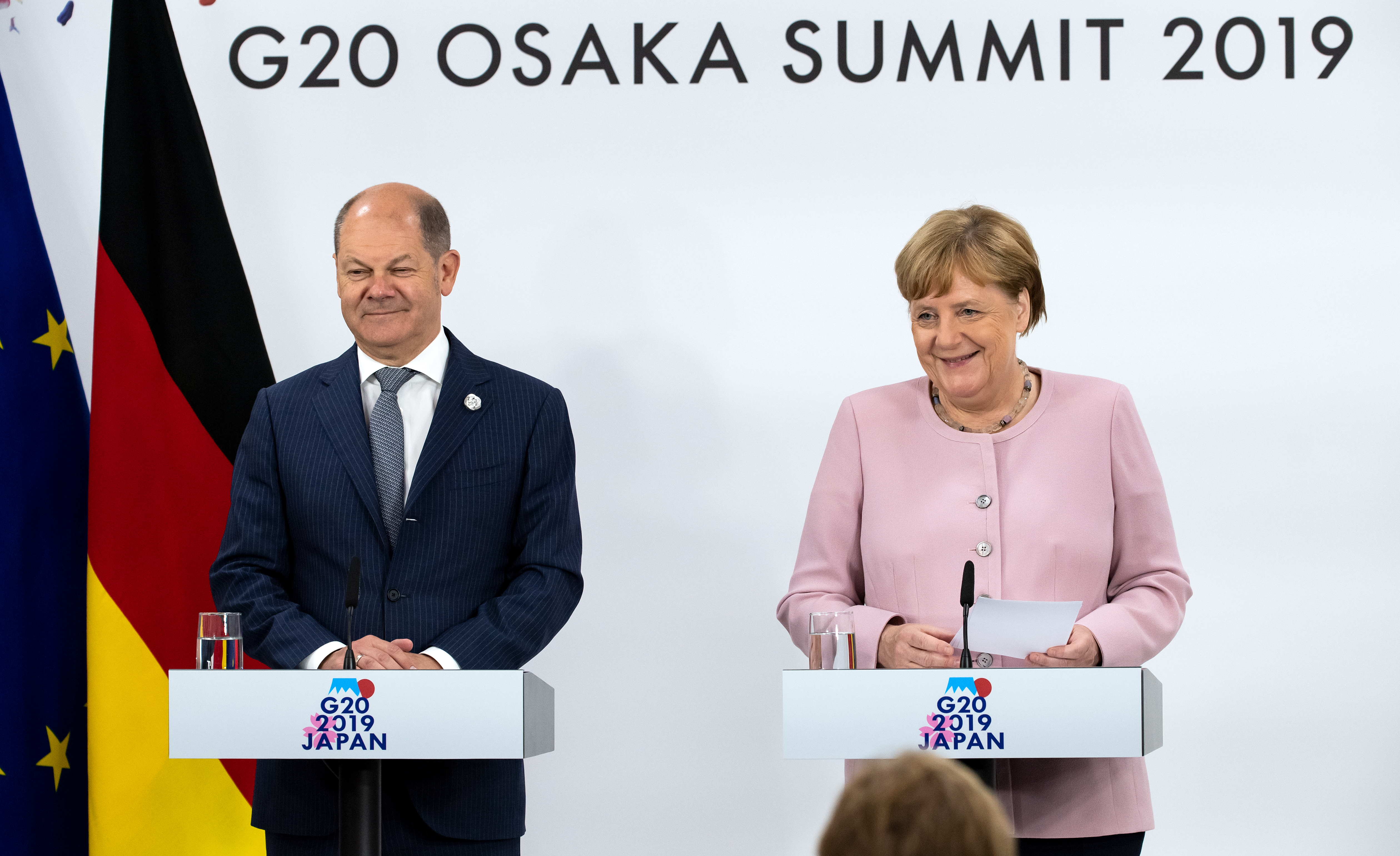 Olaf Scholz pénzügyminiszter és Angela Merkel kancellár