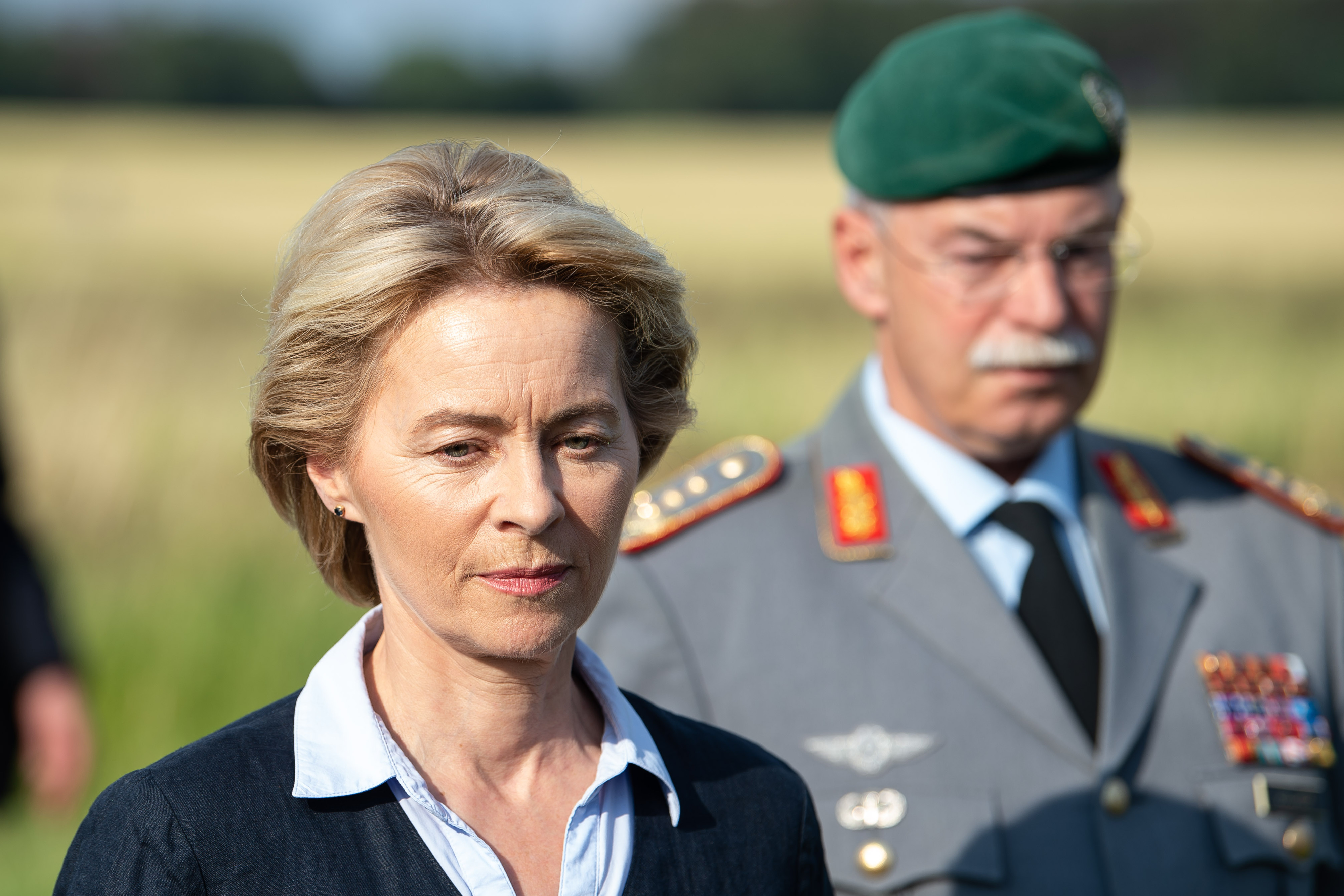 A magyar kormány a német védelmi minisztert akarja bizottsági elnöknek