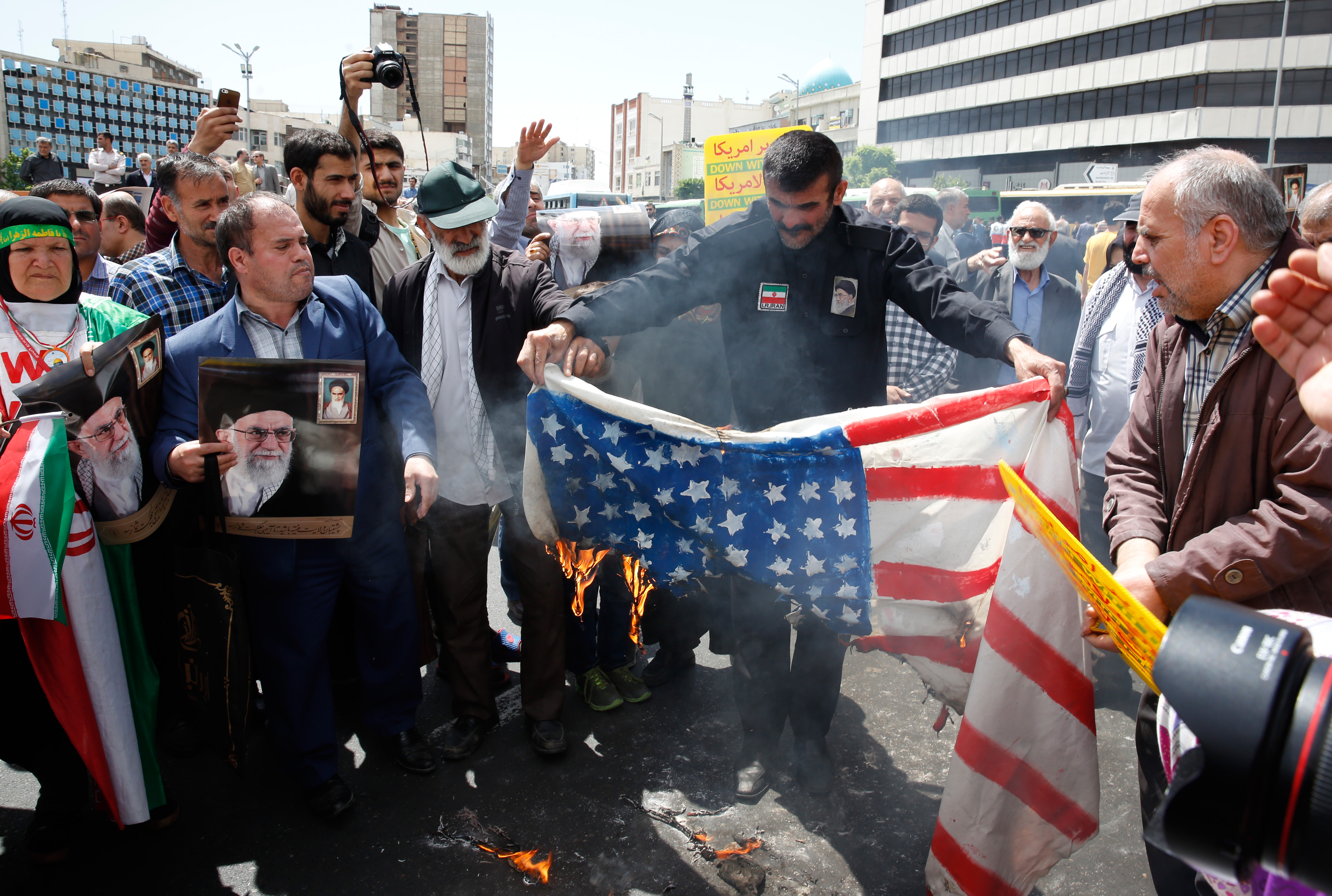 Почему иран начал войну. Иран против США. Американо-иранский конфликт. Иранцы в Америке.