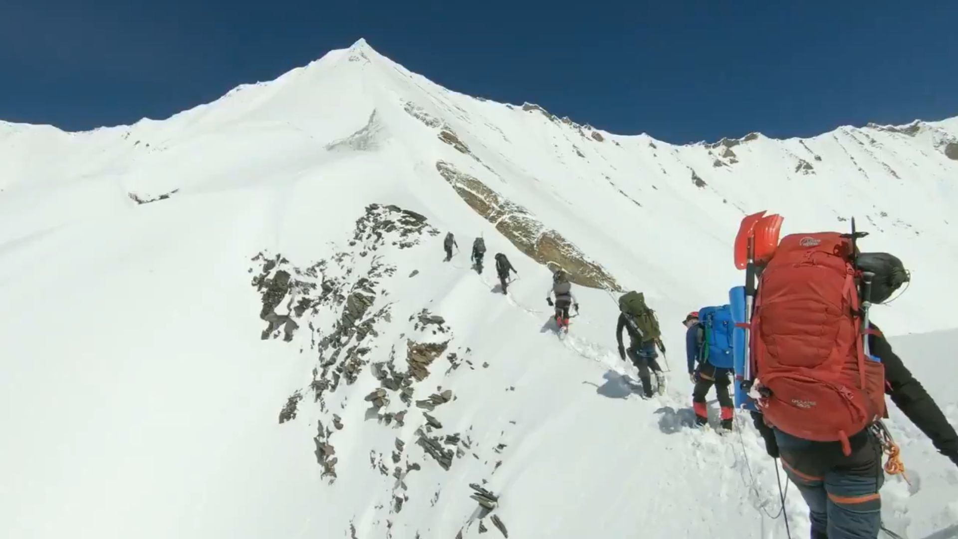Előkerült egy videó a Nanda Devin életét vesztő nyolc hegymászóról
