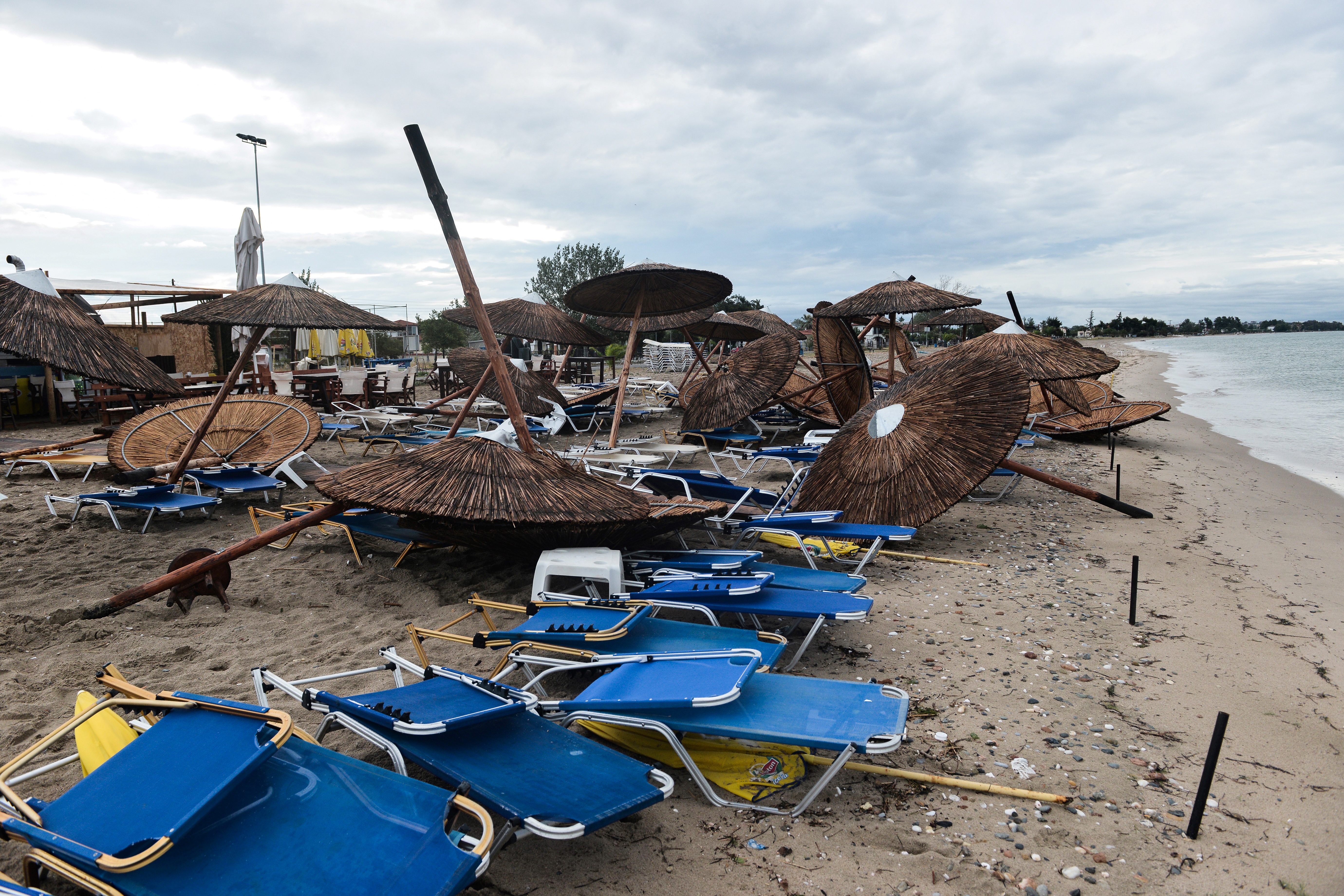 Vihar utáni életkép Nea Plagia strandján