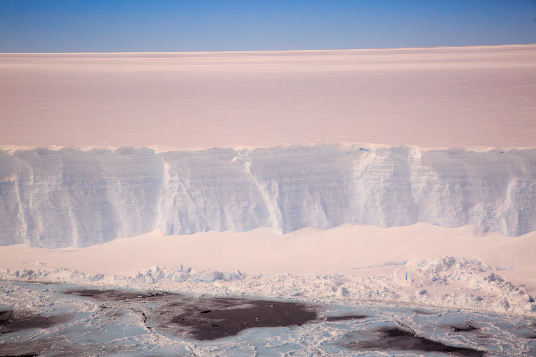Fürgén nekilendül a hatalmas jéghegy, ami két éve szakadt le az antarktiszi jégmezőről