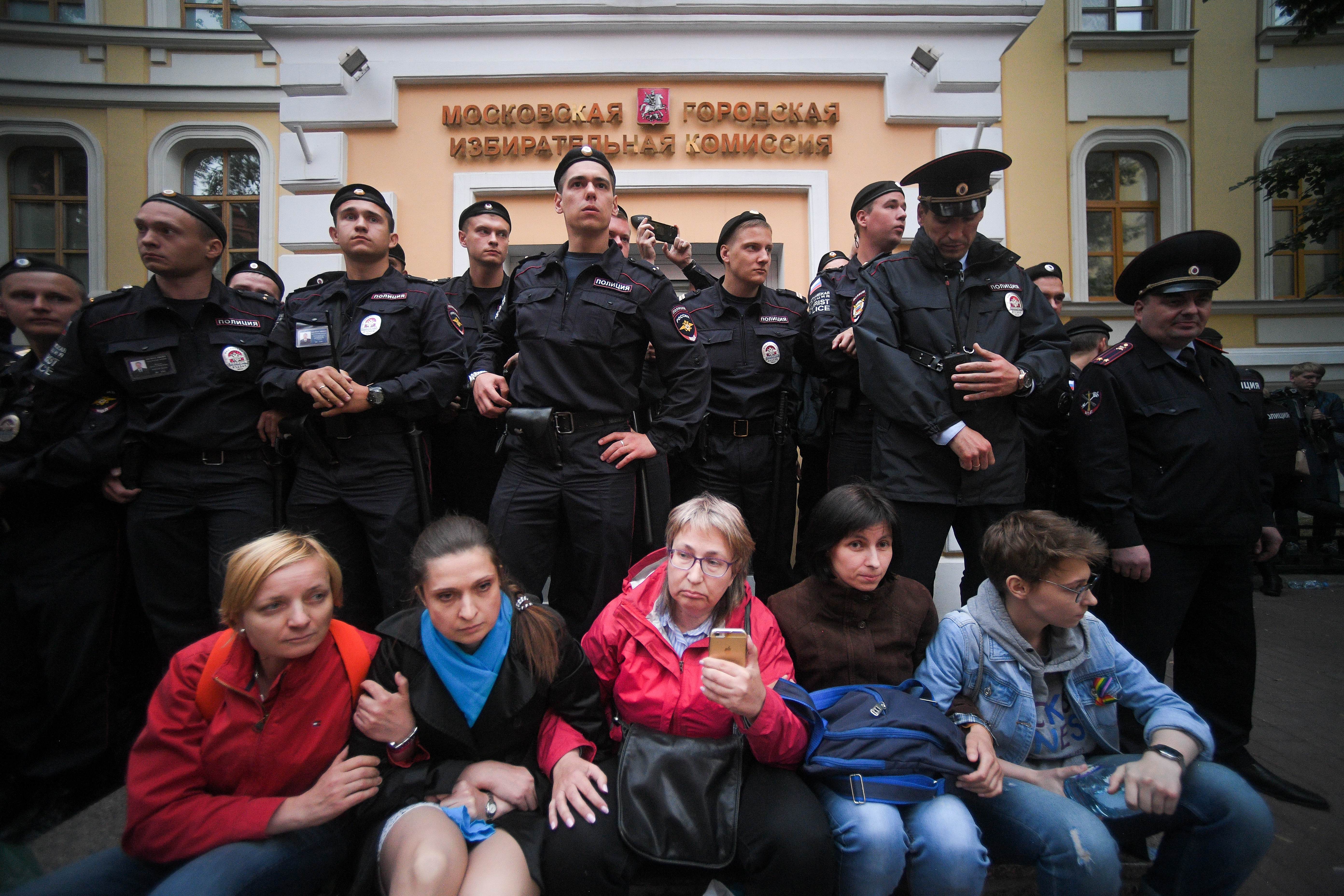 Moszkvában őrizetbe vettek több tucat tüntetőt