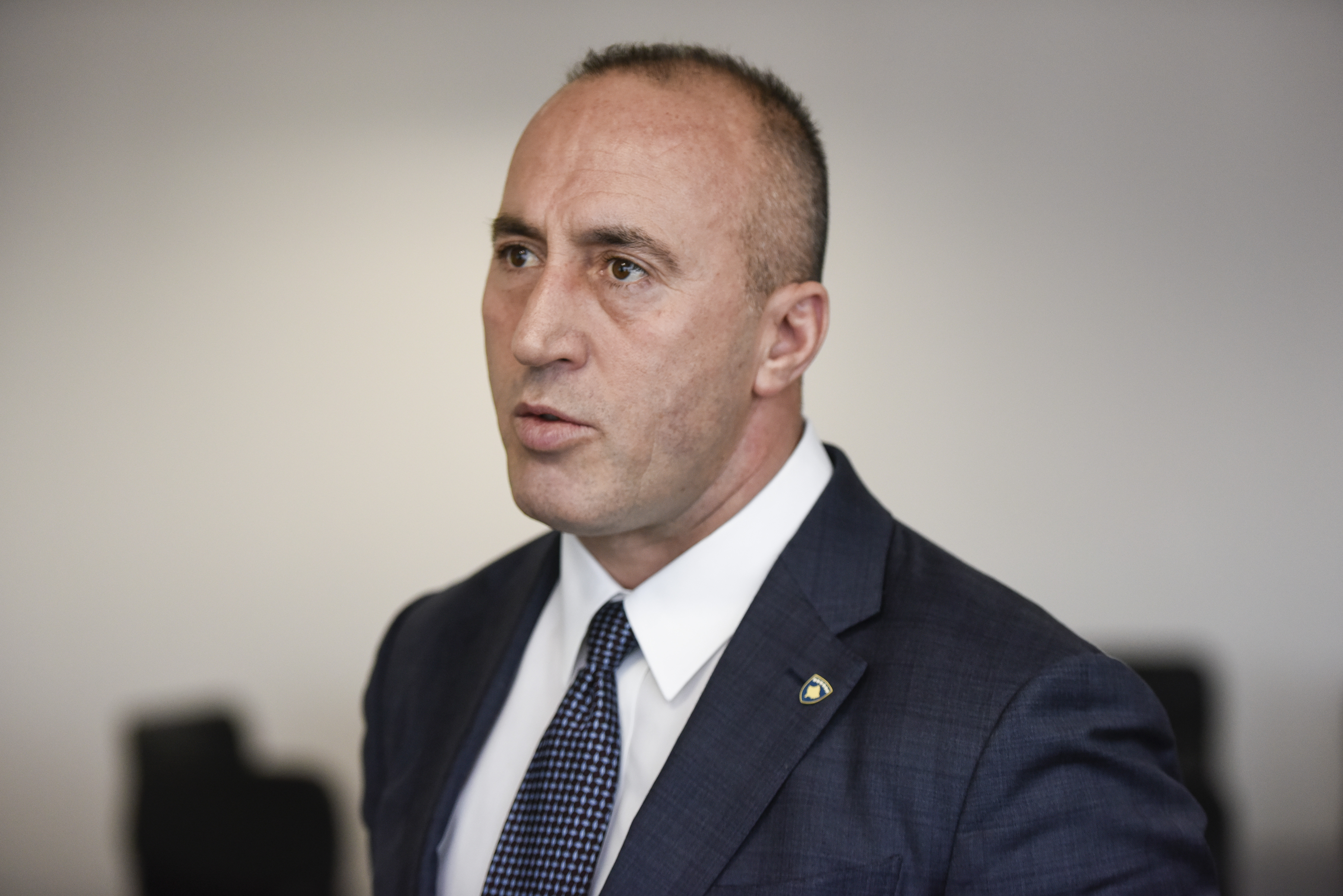Háborús bűnökkel gyanúsítják, lemondott a koszovói miniszterelnök