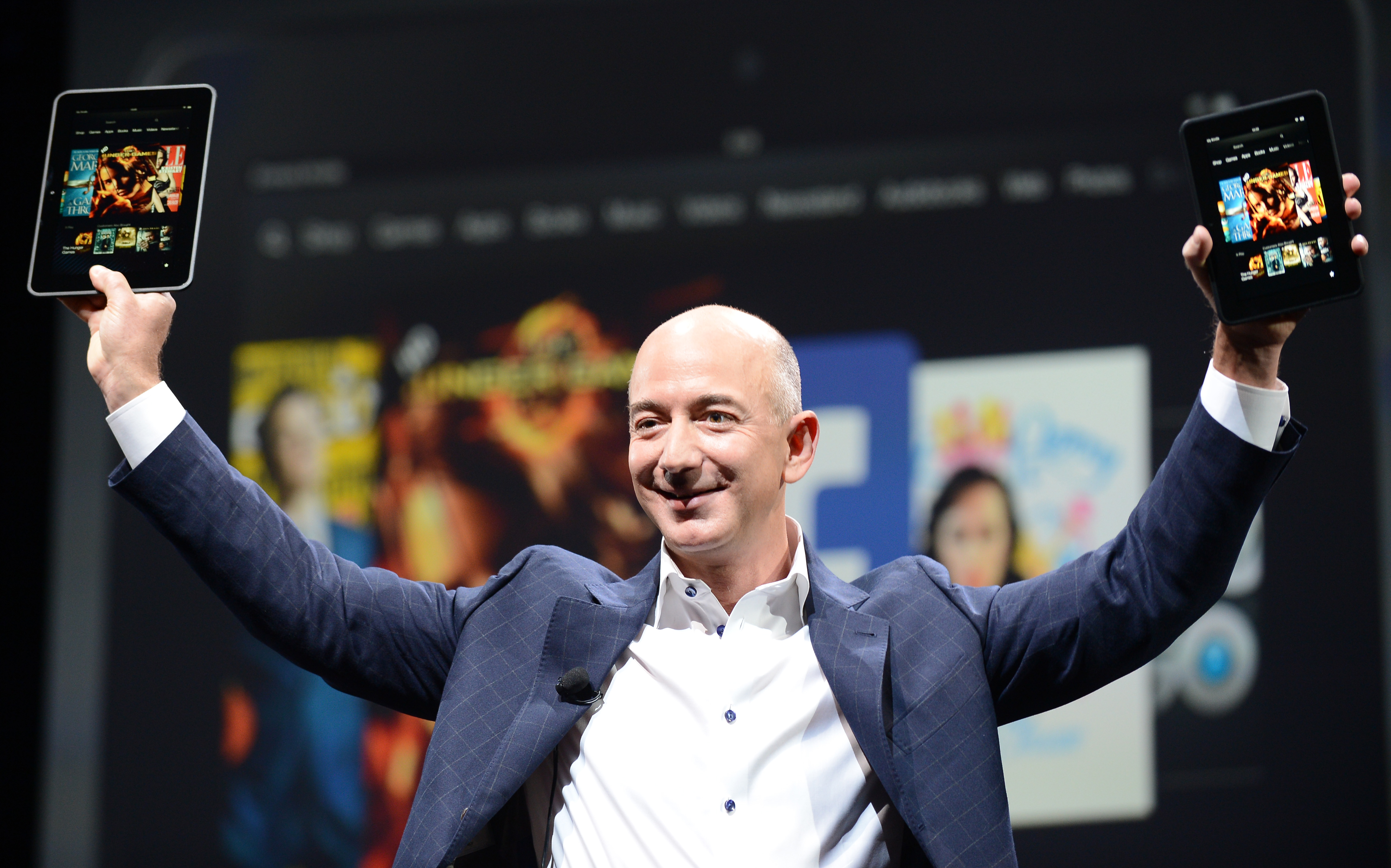 Jeff Bezos, az Amazon atyja 2012-ben bemutatja a Kindle Fire HD Familyt