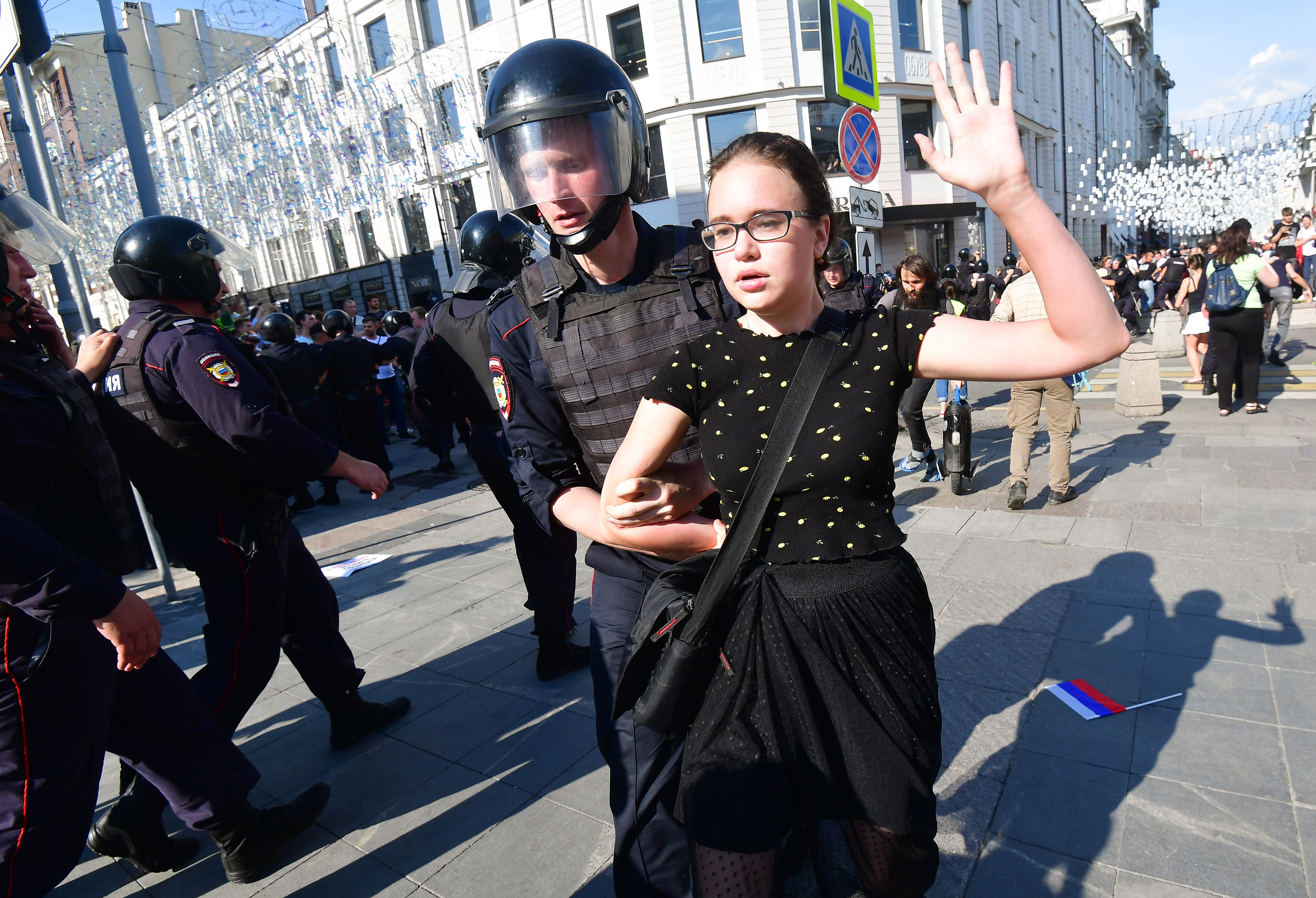 Több mint ezerre emelkedett a Moszkvában letartóztatott emberek száma