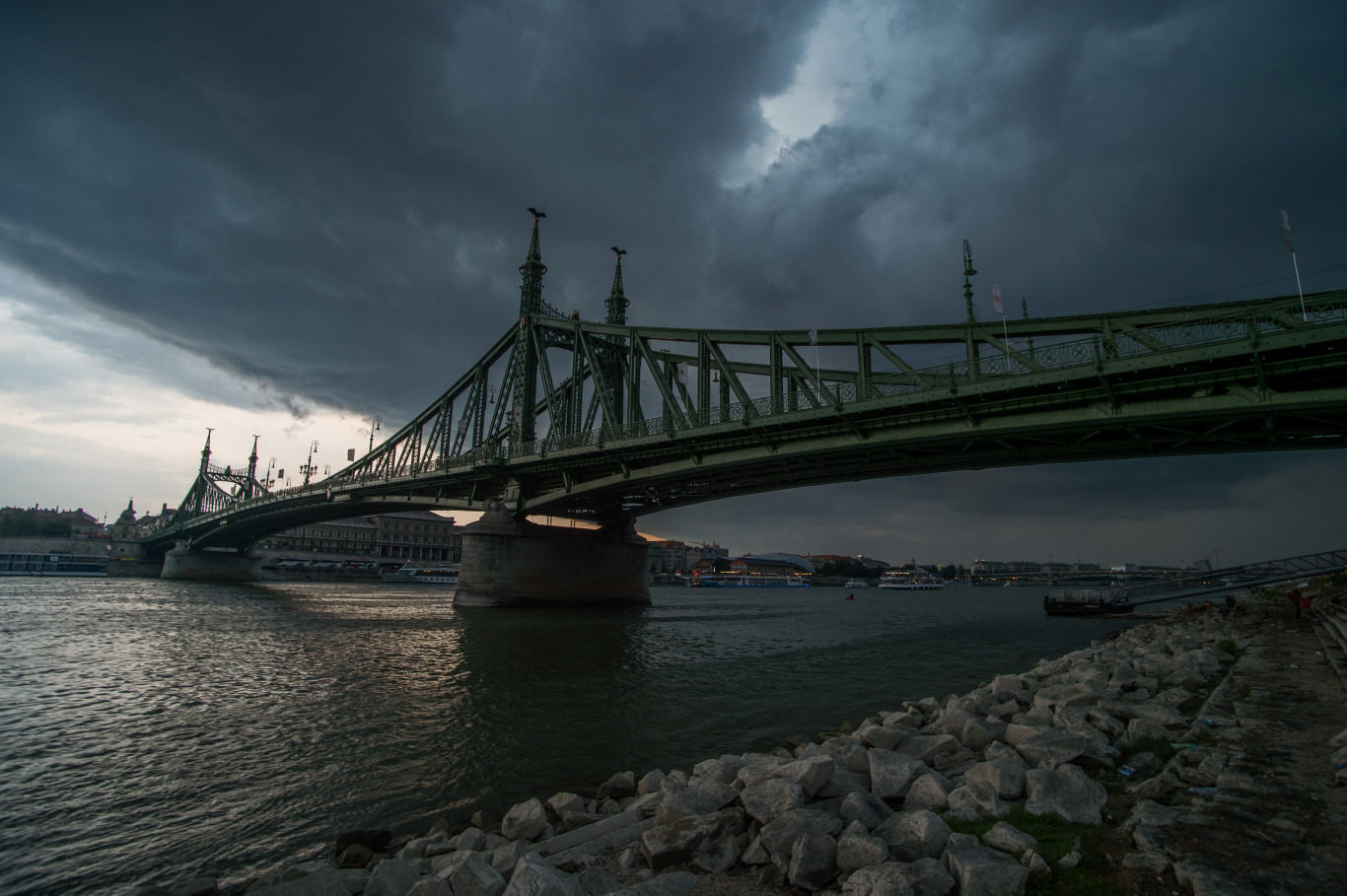Másodfokú riasztást adtak ki a felhőszakadás miatt Budapestre és Pest megye egyes részeire