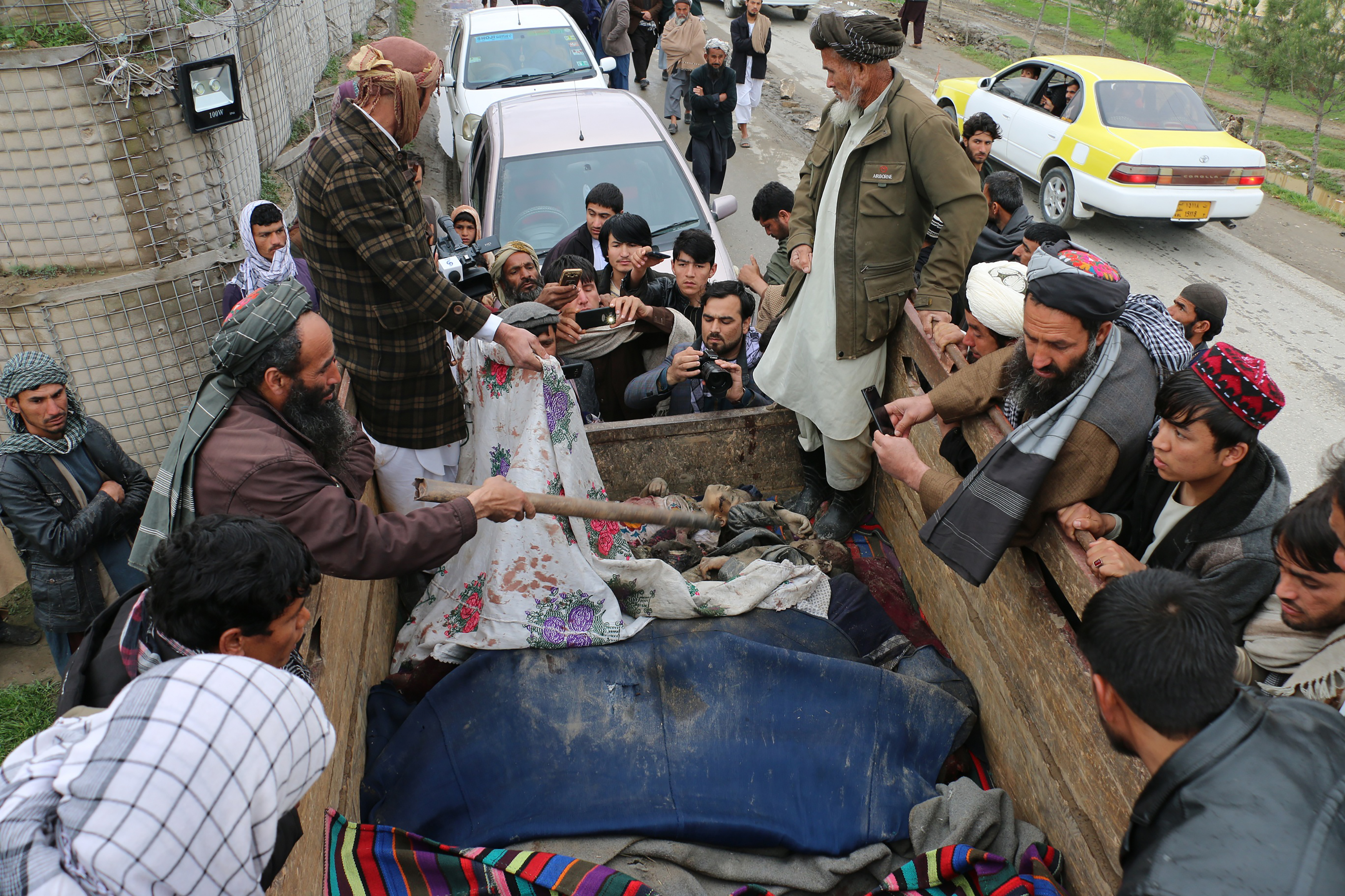 Több afgán civillel végez saját kormányuk és a NATO, mint a tálibok