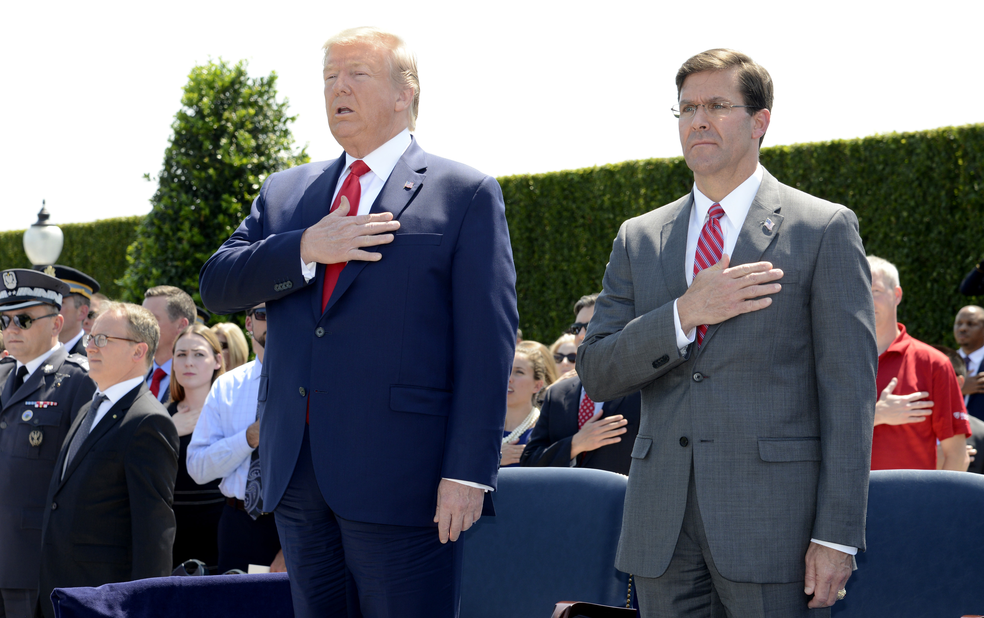 Trump mellett Esper a miniszter beiktatási ünnepségén
