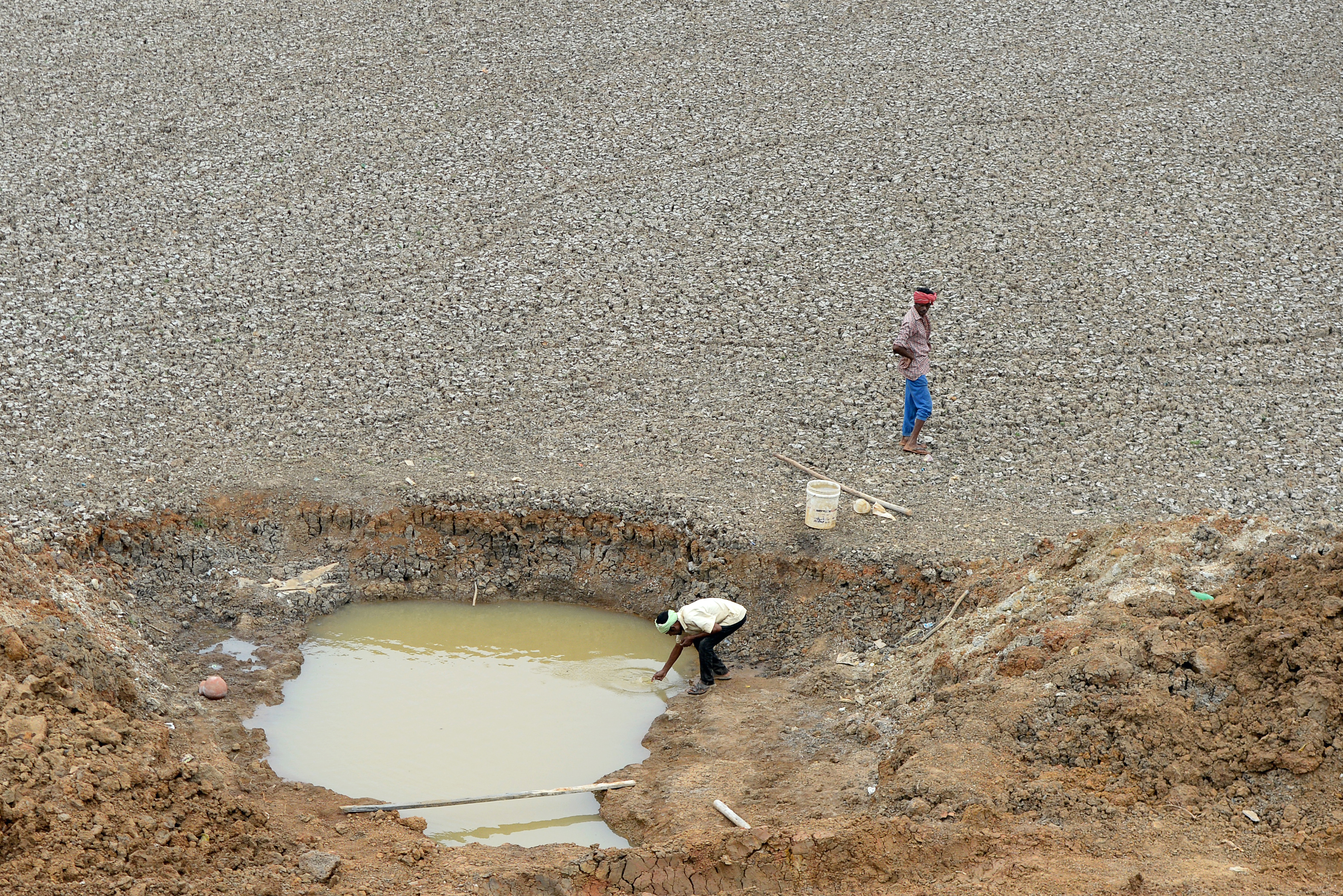 Súlyos szárazság Indiában, még júniusban Csennai-nál, az ország hatodik legnagyobb városánál.