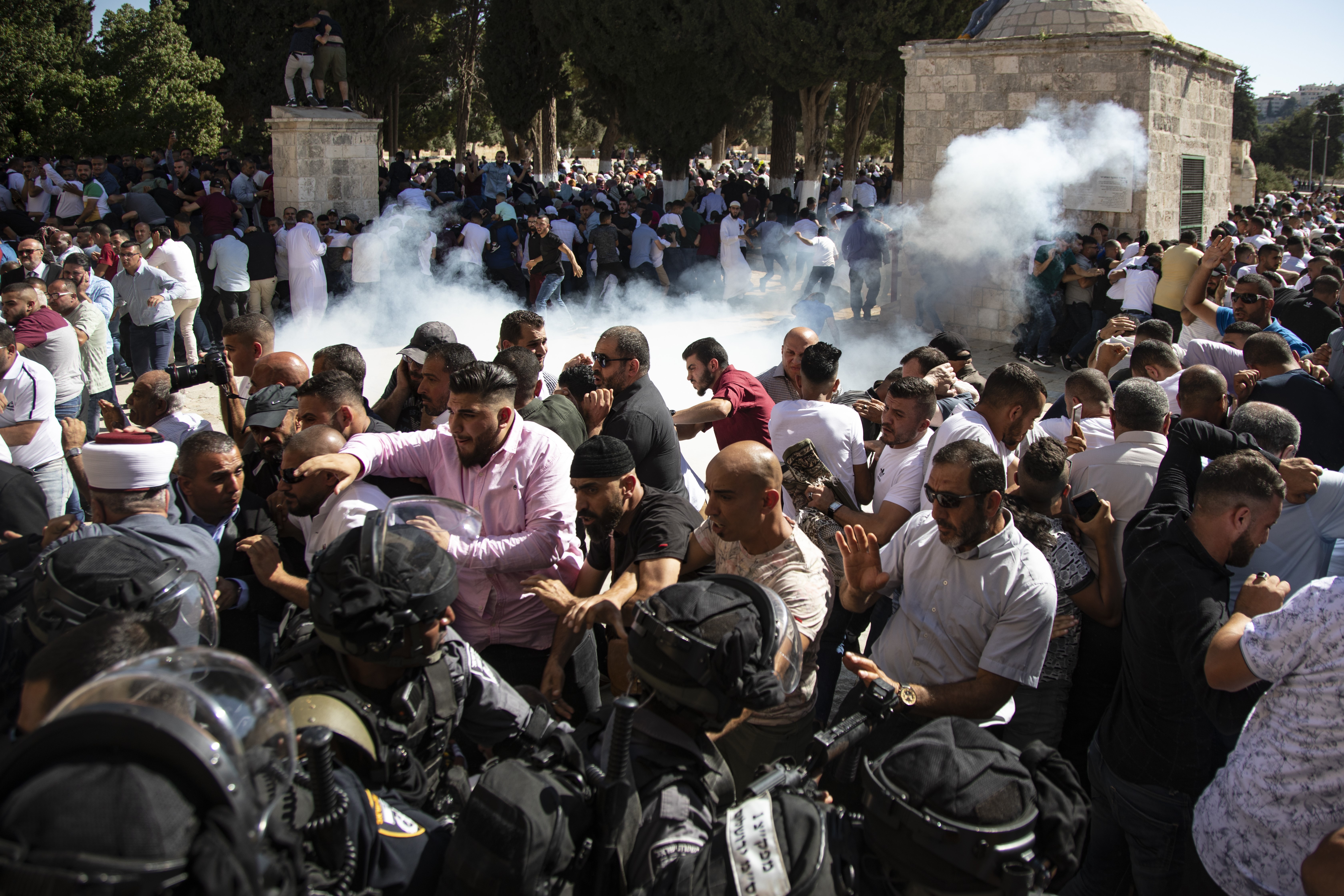 Összecsaptak az izraeli rendőrök és a palesztinok a Templom-hegyen, többen megsérültek