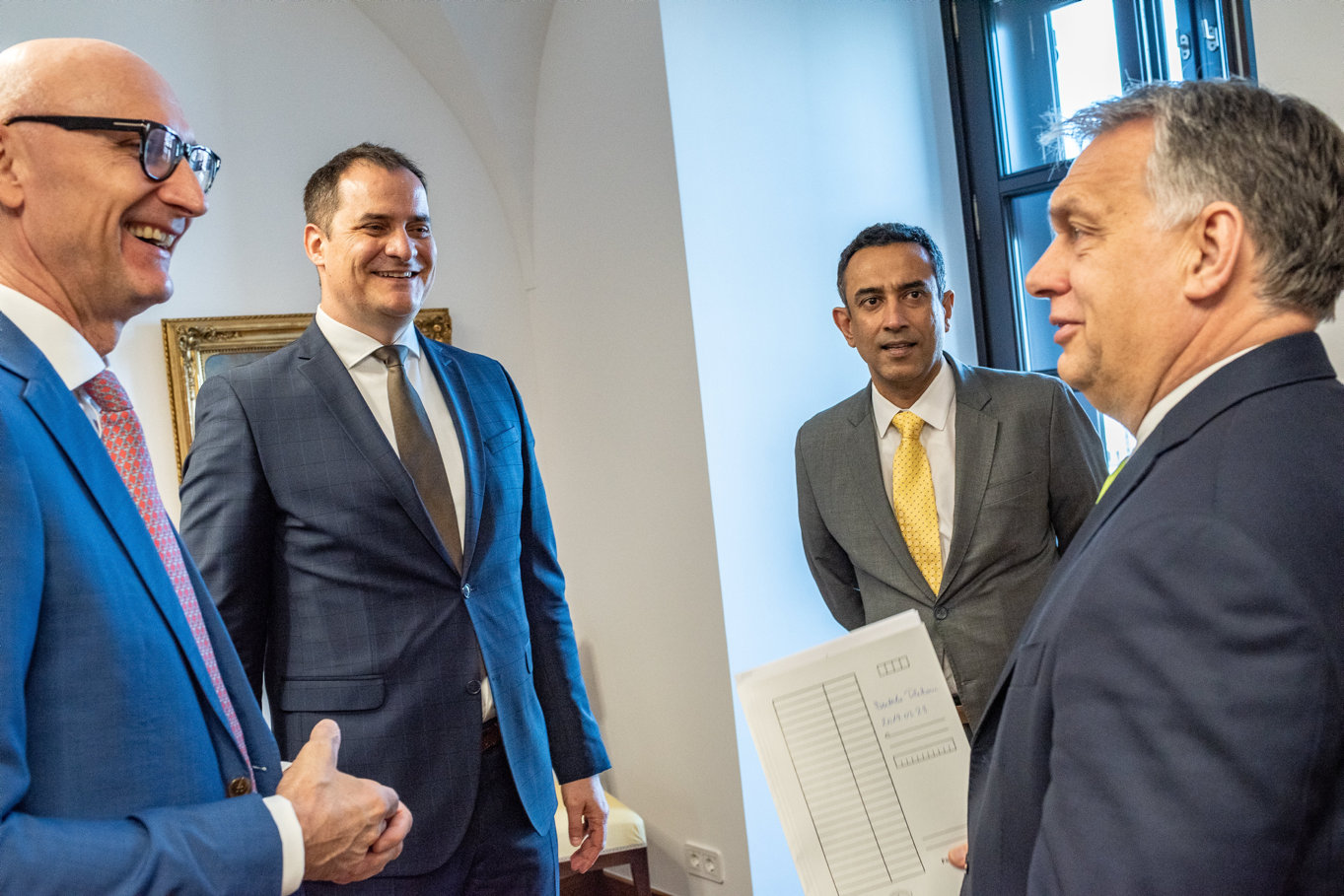 Orbán Viktor márciusban találkozott a Deutche Telekom vezetőivel. Jobbról balra: Timotheus Höttges, vezérigazgató, Deutsche Telekom AG, Rékasi Tibor vezérigazgató, Magyar Telekom Nyrt. és Srinivasan Gopalan, a Deutsche Telekom Csoport Európáért felelõs Igazgatósági tagja.