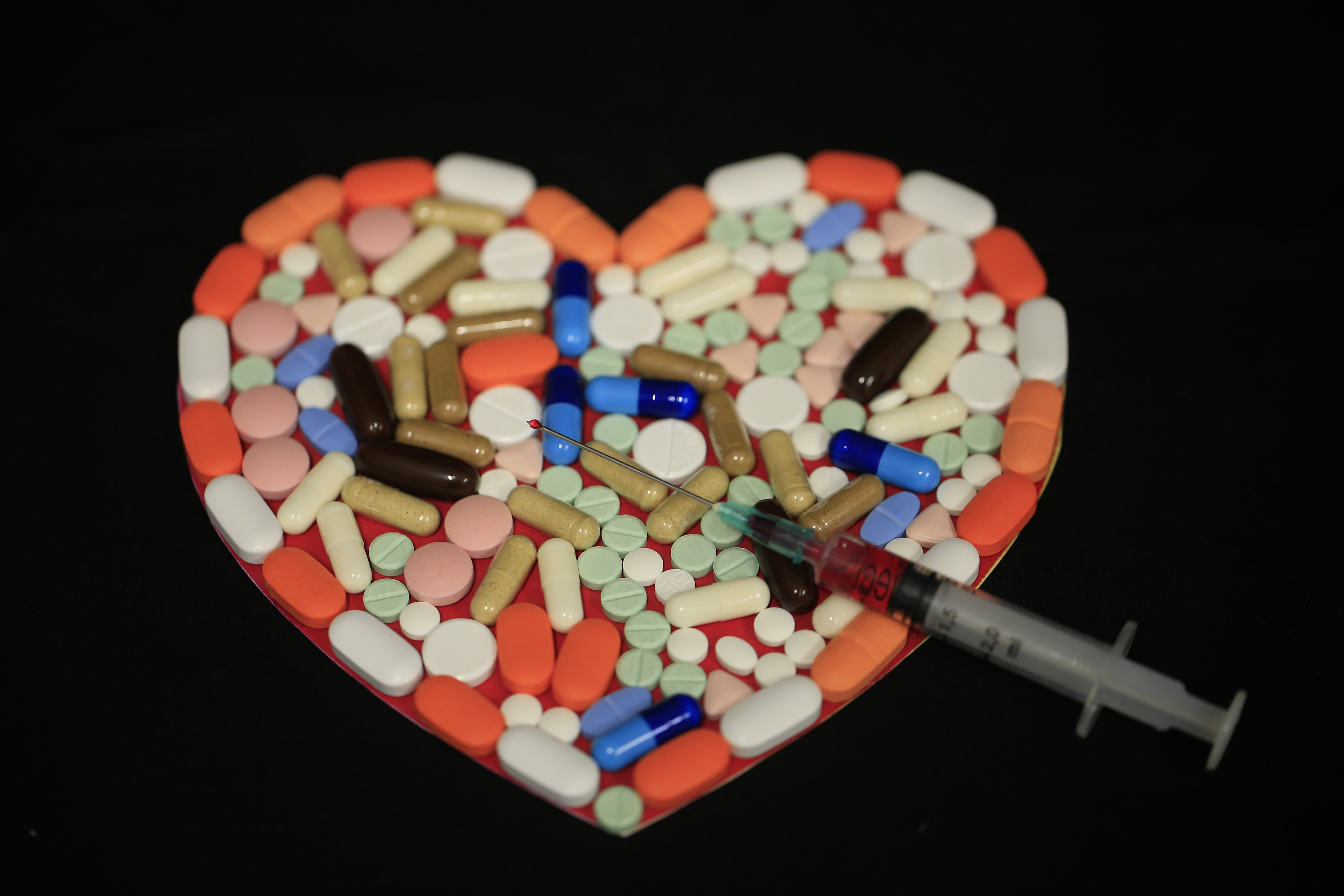 A felére csökkenthető a szívbetegségek kockázata a négy gyógyszert egyesítő szupertablettával