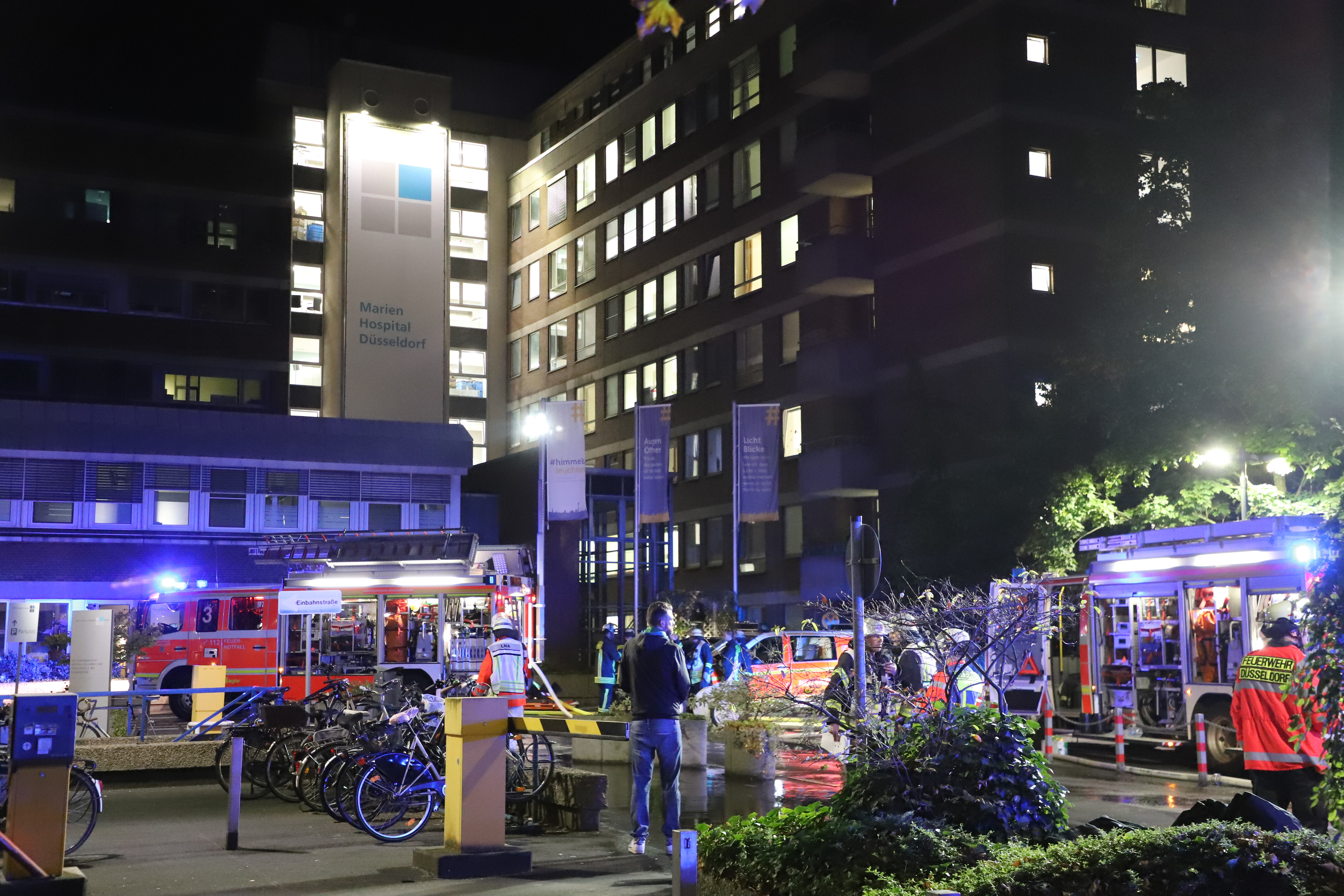 Kigyulladt egy kórház Düsseldorfban, legalább egy ember meghalt