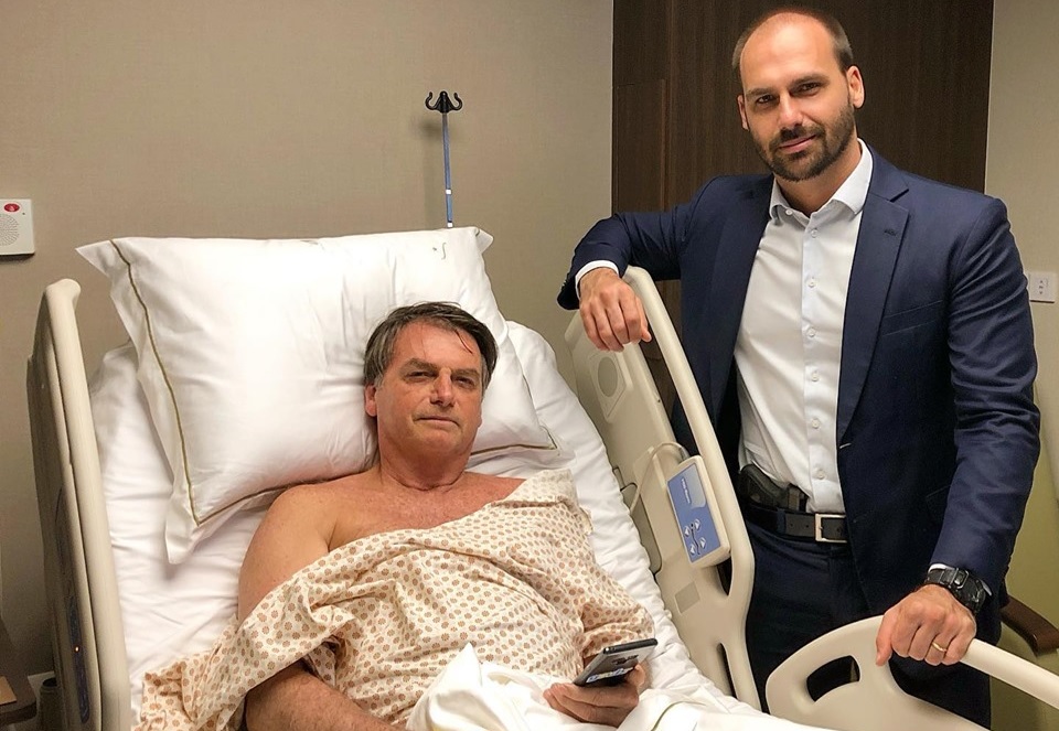 Bolsonaro fia fegyverrel látogatta meg az apját a kórházban