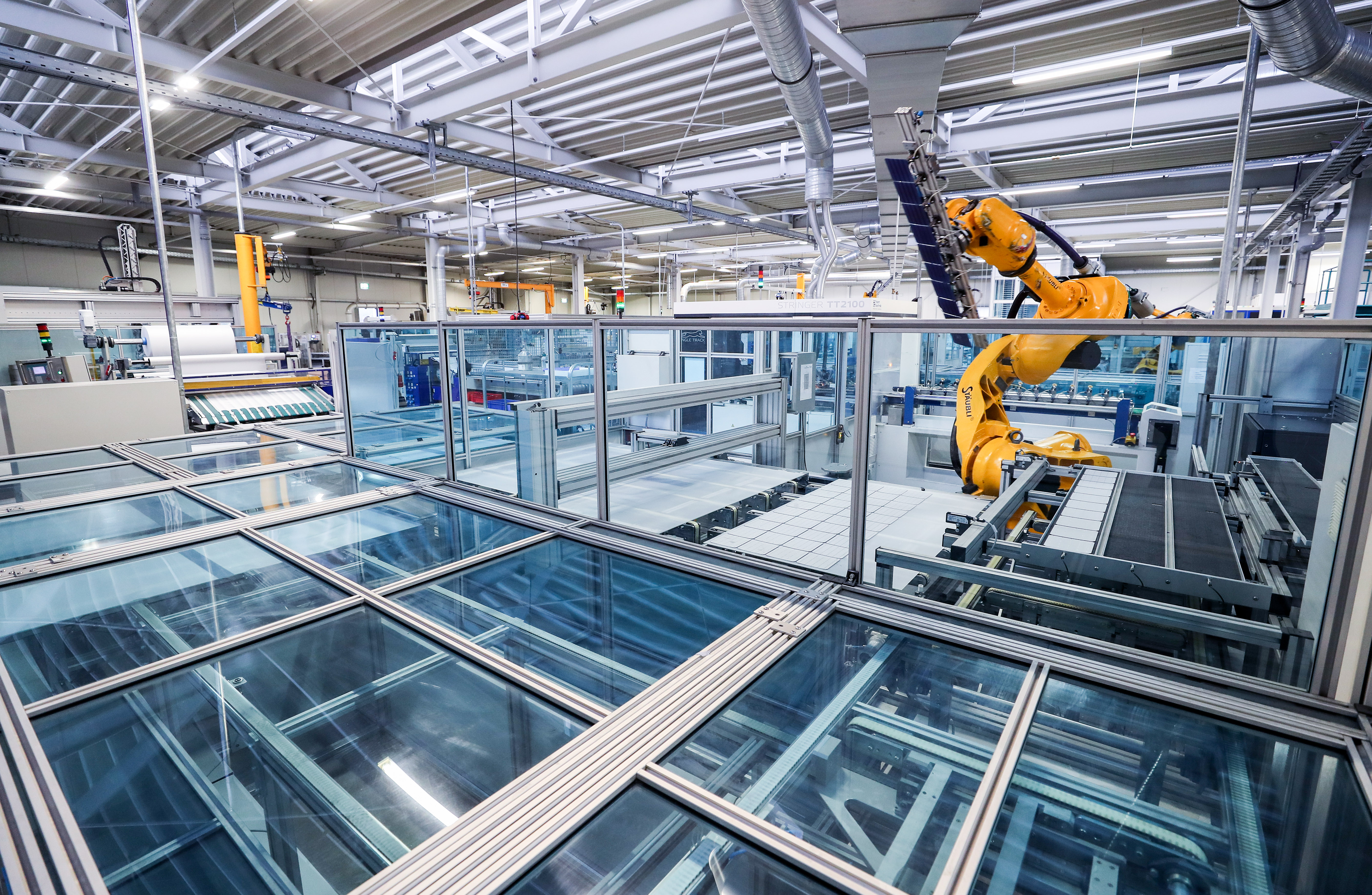 Automatizált gyártás a német Heckert Solar GmbH napelemüzemében